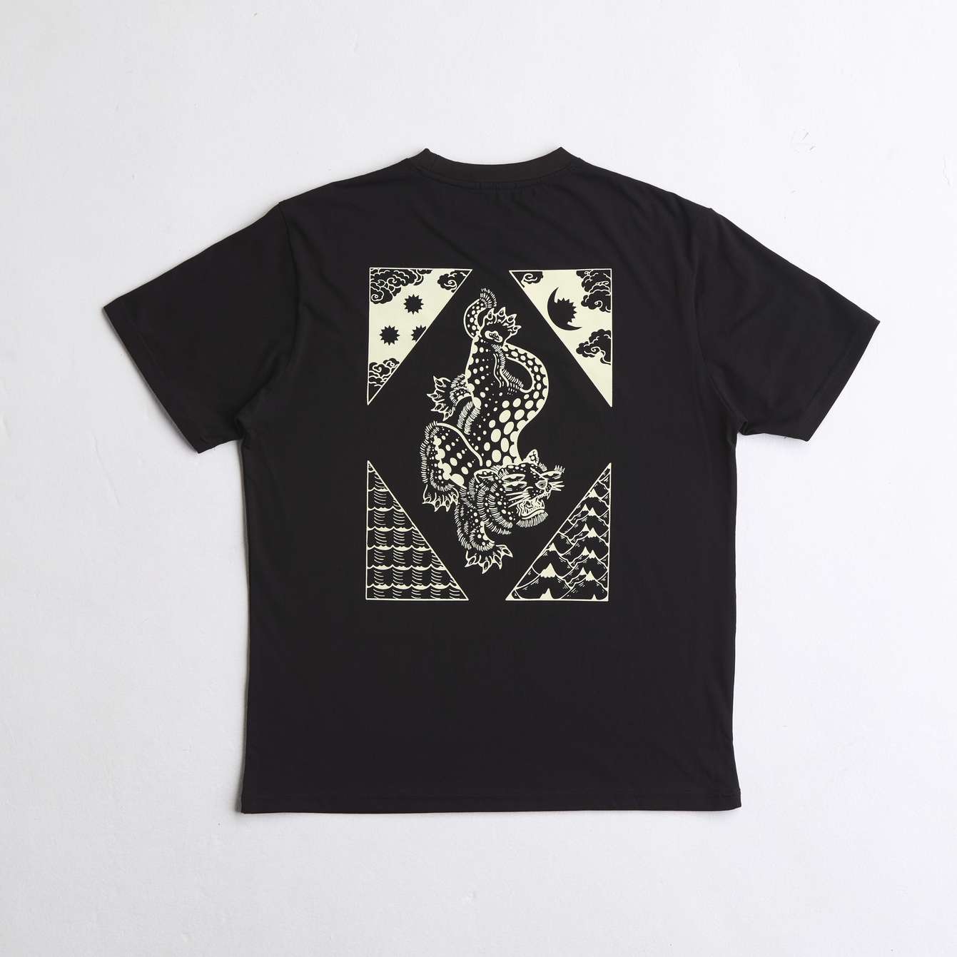 arniko-mustang-t-shirt-black-leo-print-bio-baumwolle image 2