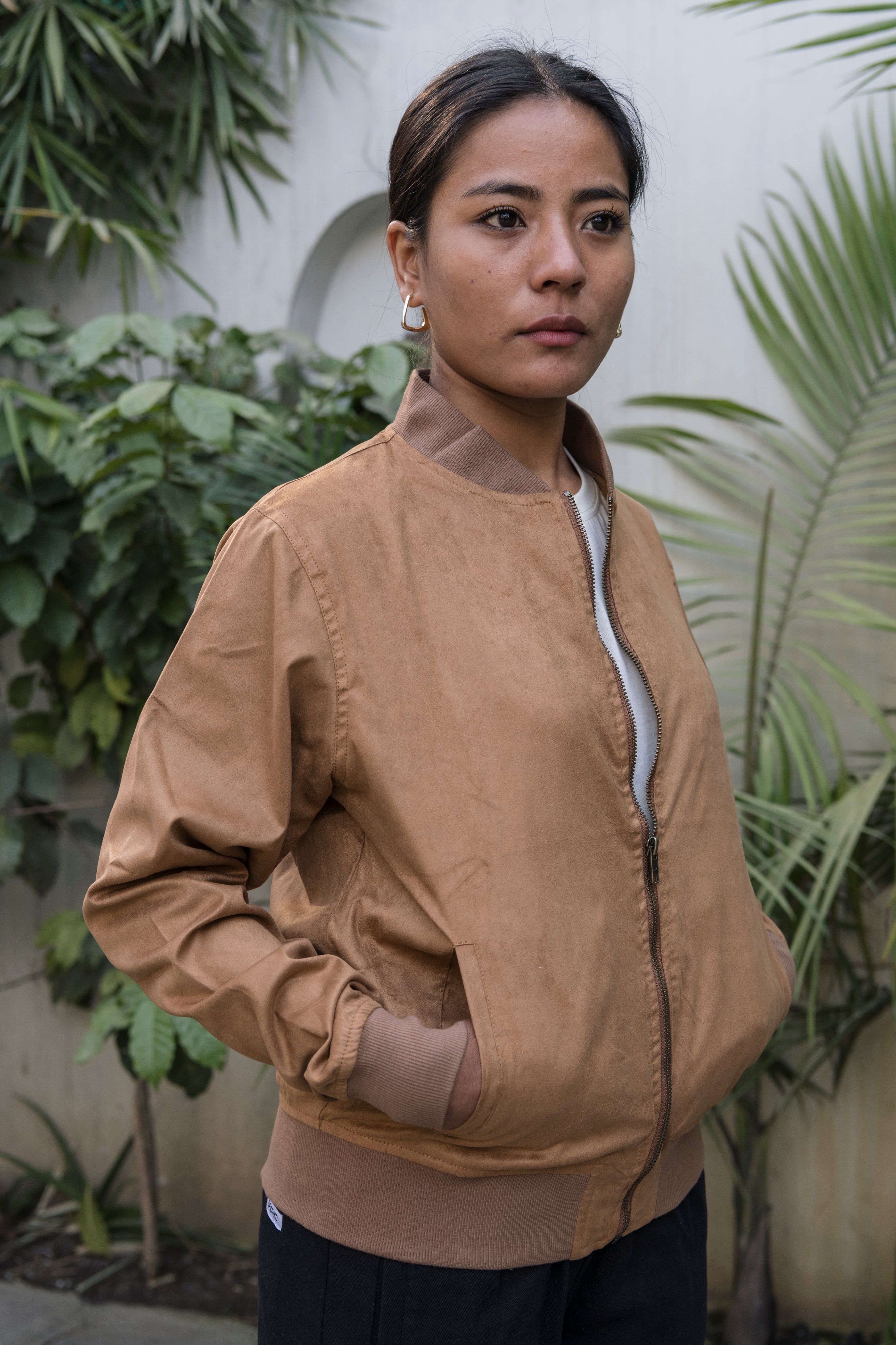 arniko-jackets-binam-camel-suede-jacke-damen-herren-vegan-herbst image 5