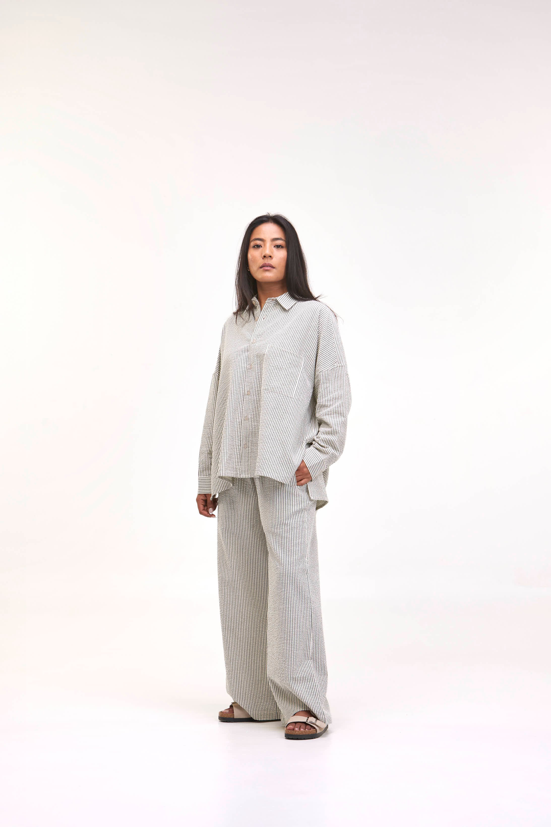 arniko-rosa-hose-gr-n-wei-seersucker-damen-weit-bio image 4