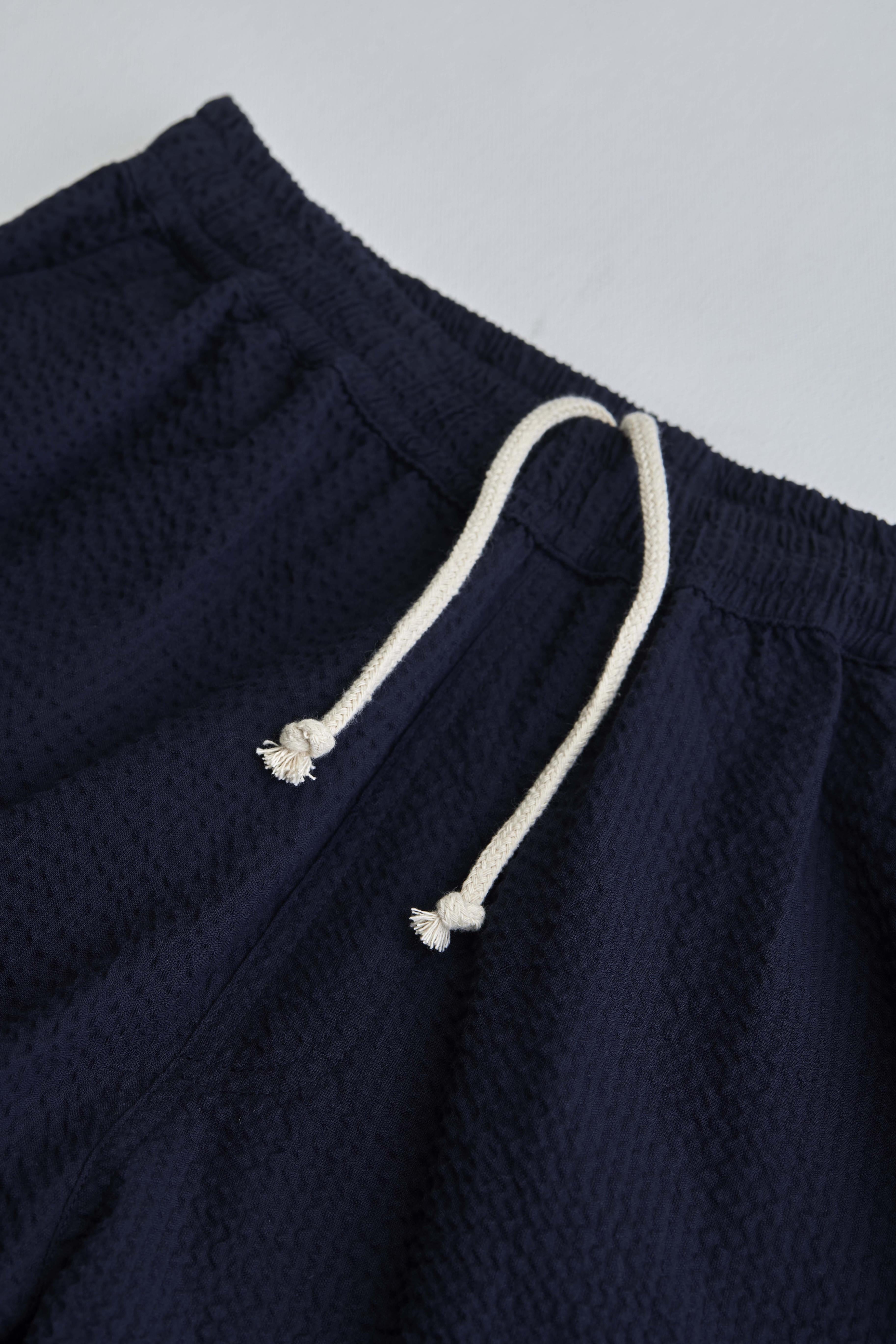 arniko-rishi-shorts-seersucker-navy-bio-baumwolle image 3