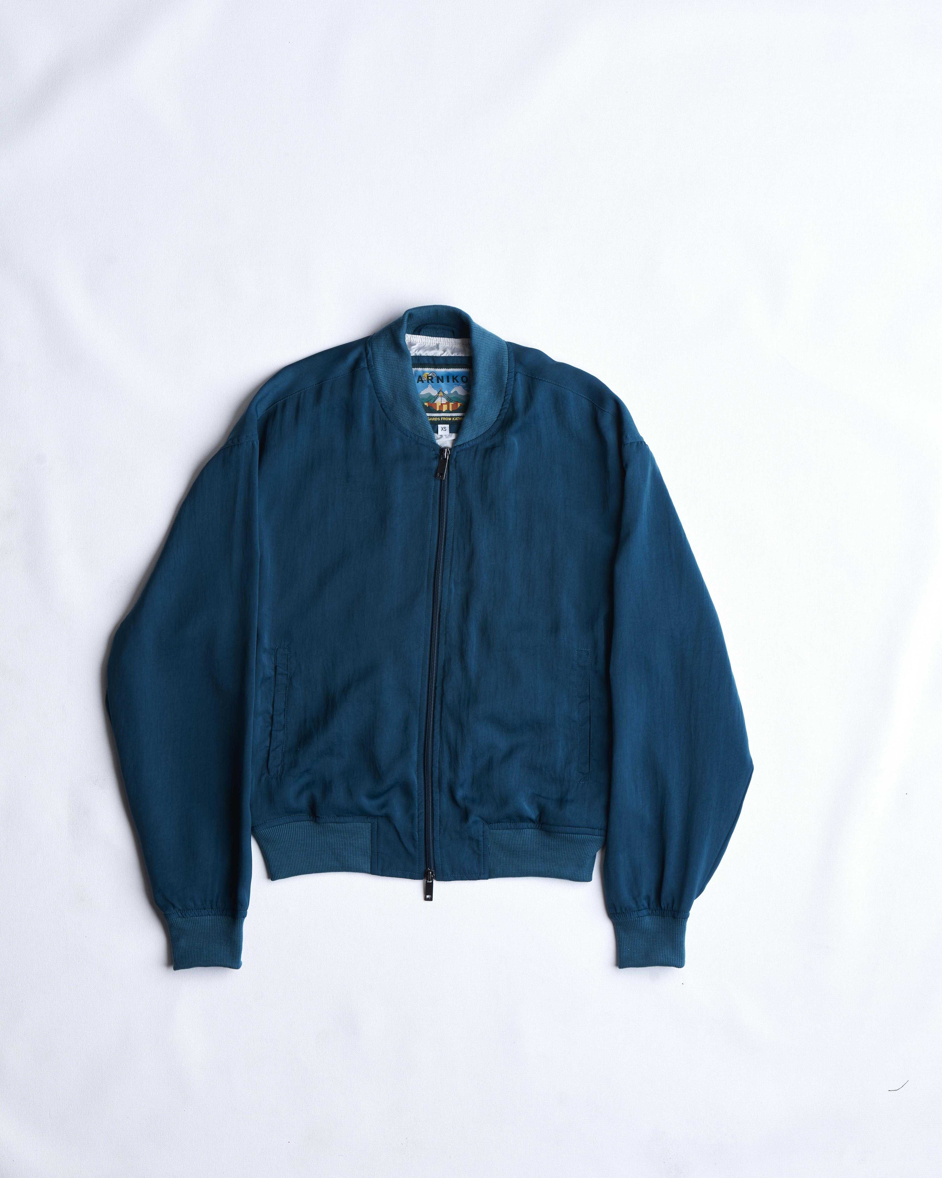 arniko-binam-jacke-blau-satin-mit-reissverschluss image 1