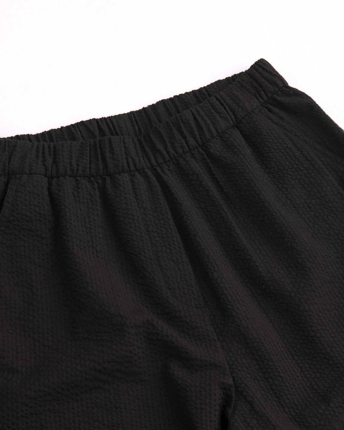 arniko-shorts-nuru-black-kurze-hose-seersucker image 2