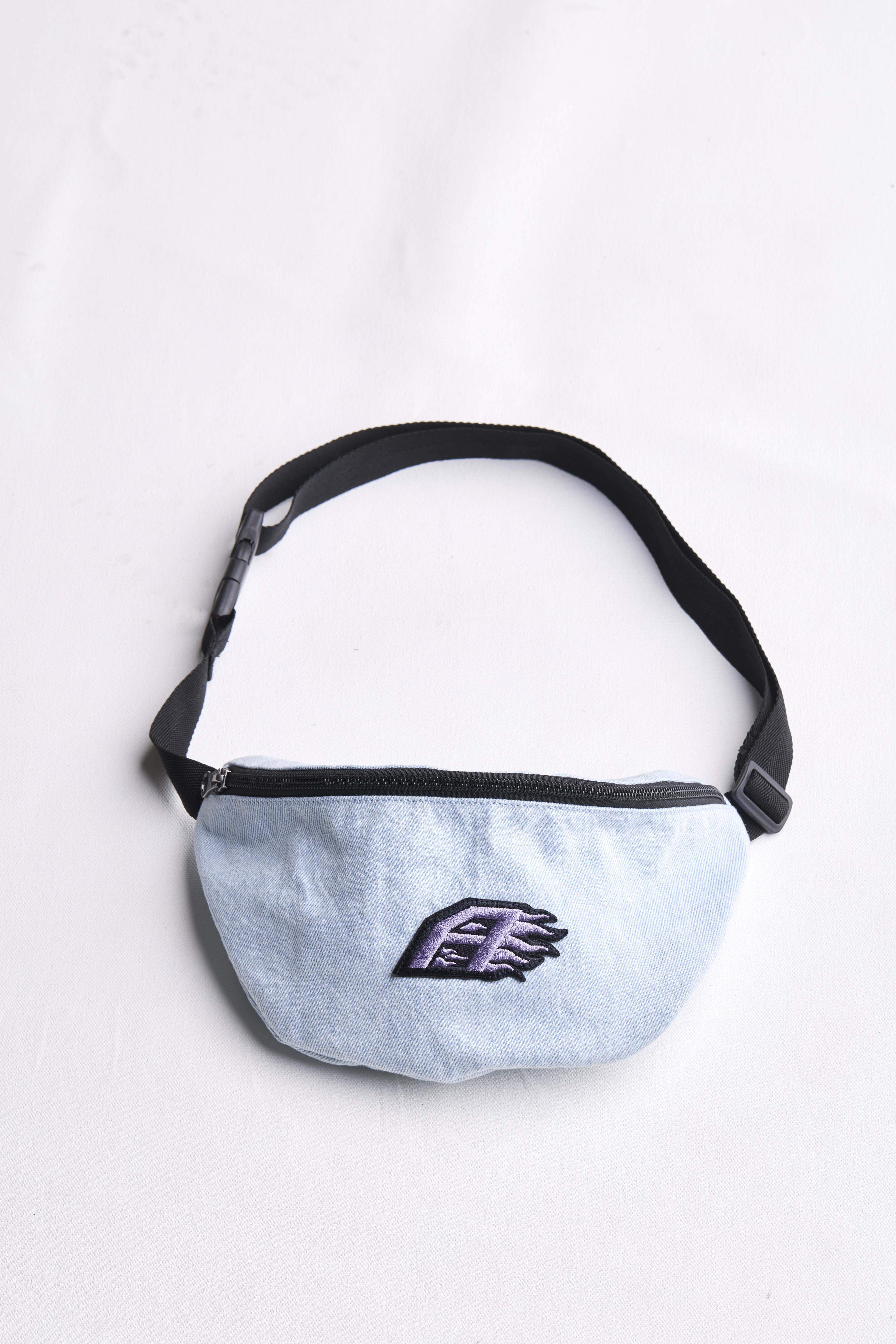 arniko-bags-fanny-pack-light-blue-bauchtasche-hellblau image 1