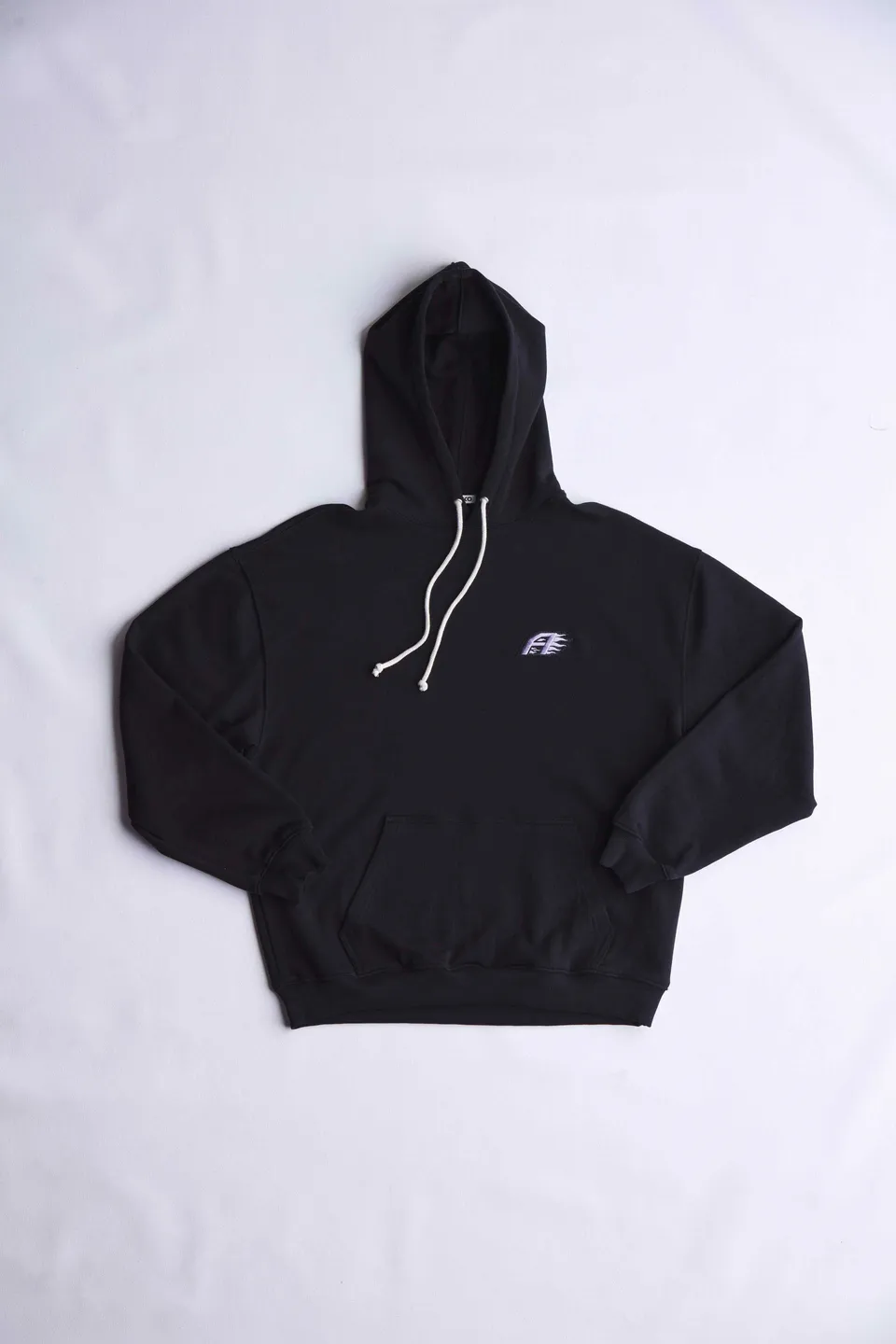 arniko-yama-black-hoodie-schwarz-bio-baumwolle image 1