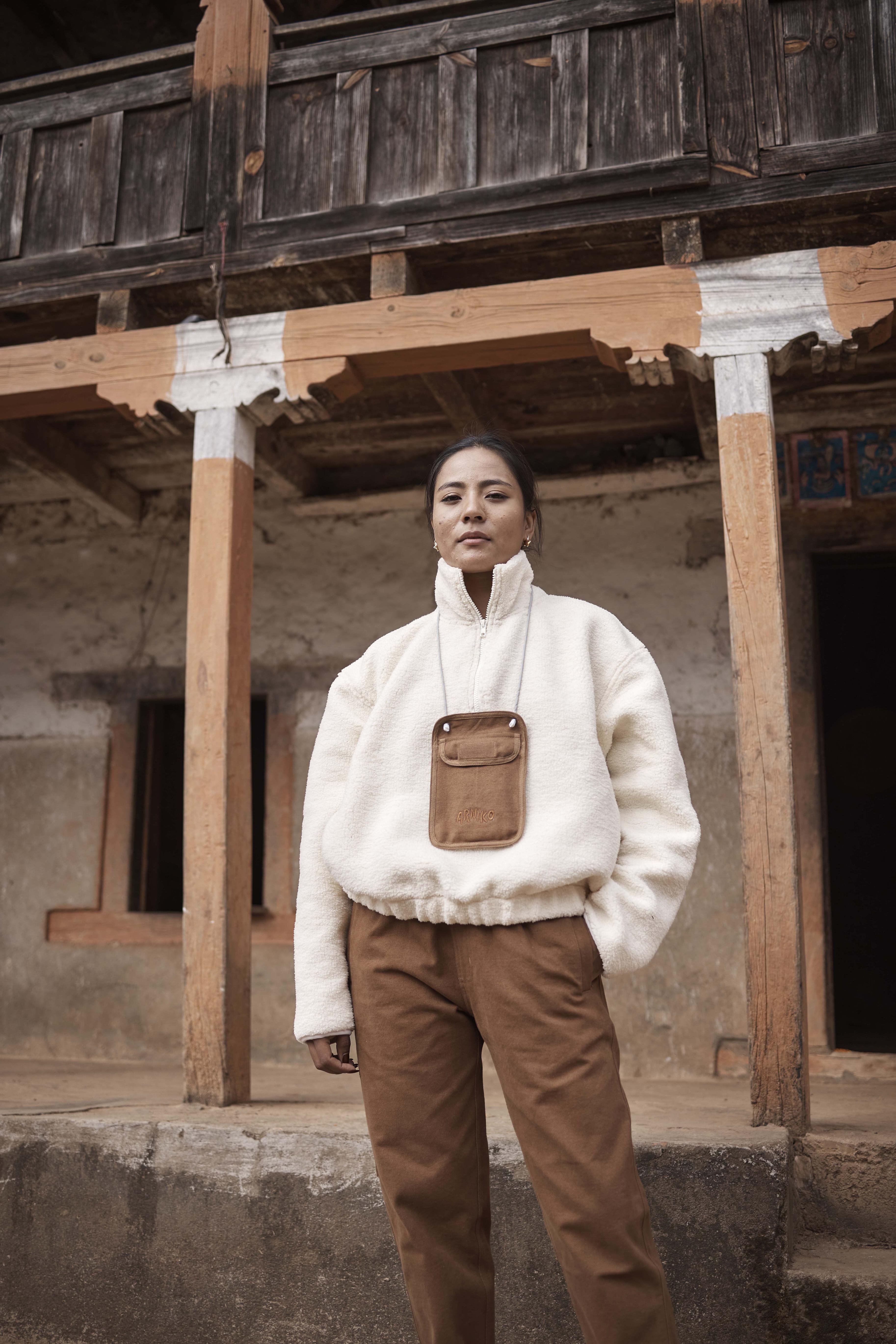 arniko-neck-pouch-tawny-tasche-canvas-beige image 2