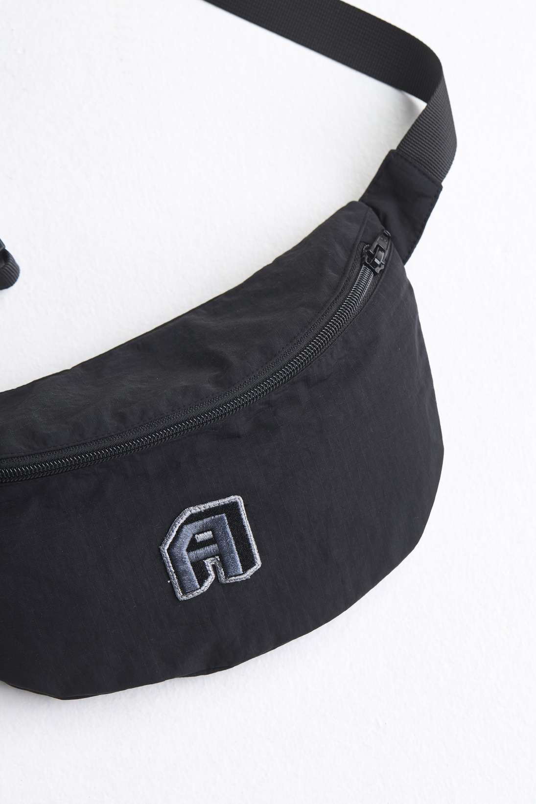 arniko-trikon-fanny-pack-schwarz-nylon-bauchtasche image 3