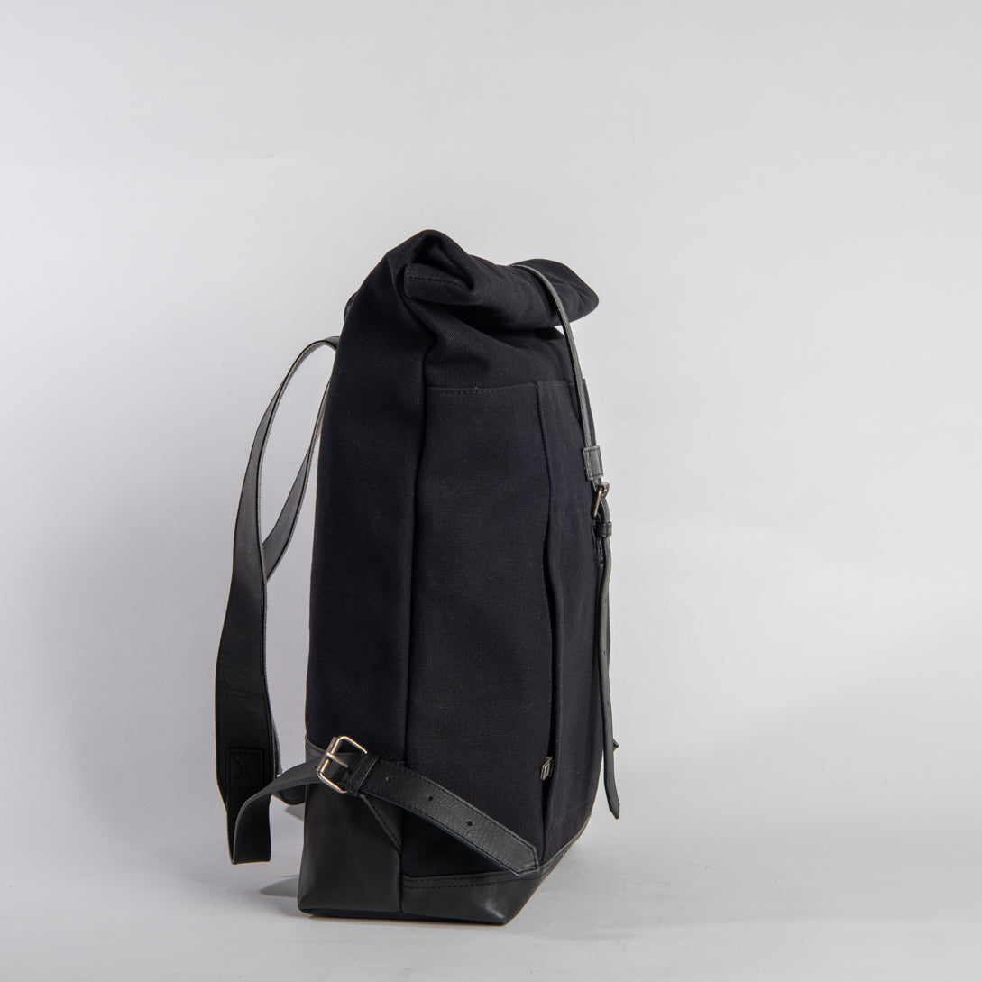 arniko-backpack-roll-up-all-black-rucksack-baumwolle image 3