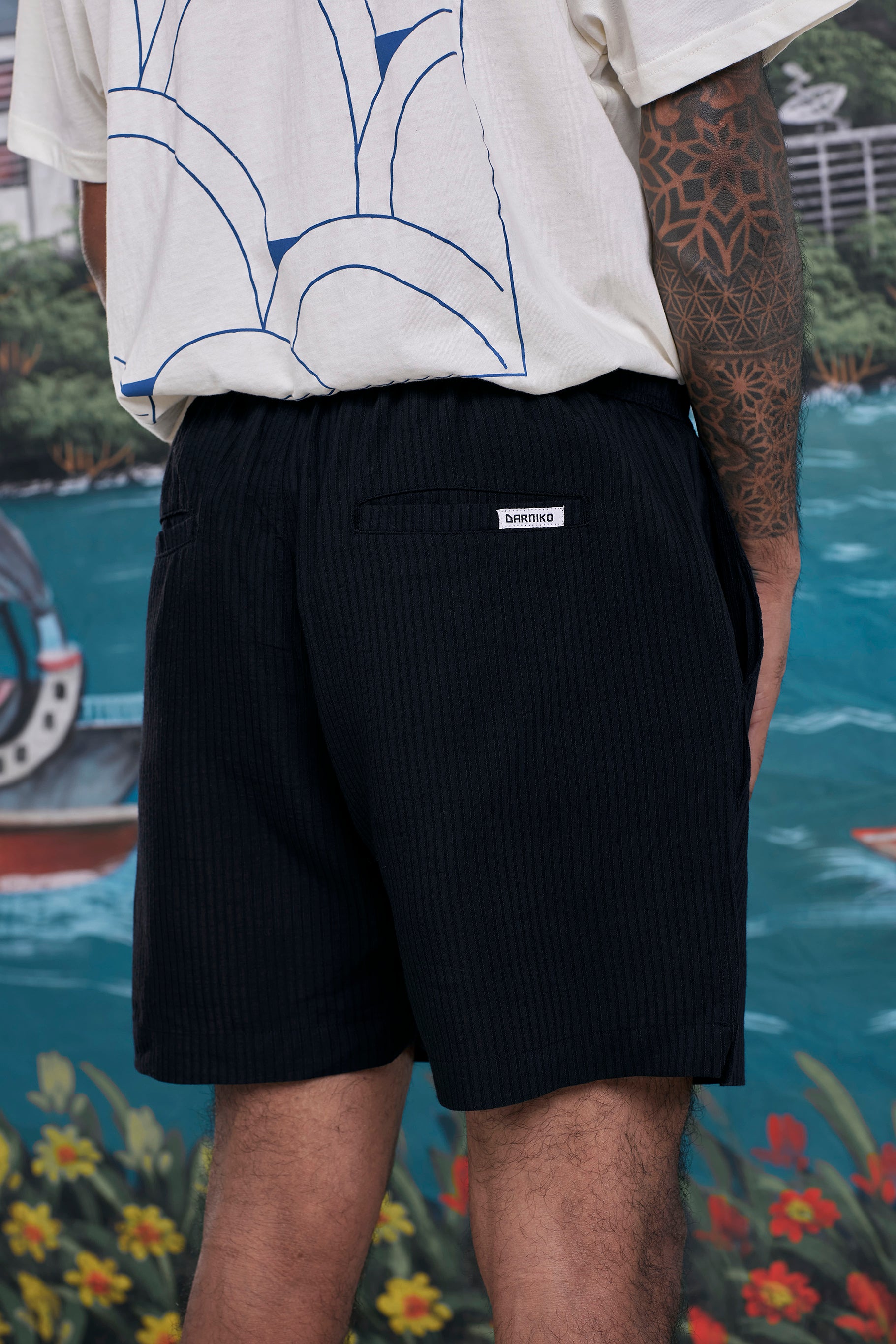 arniko-rishi-shorts-kurze-hose-banana-schwarz-unisex image 5