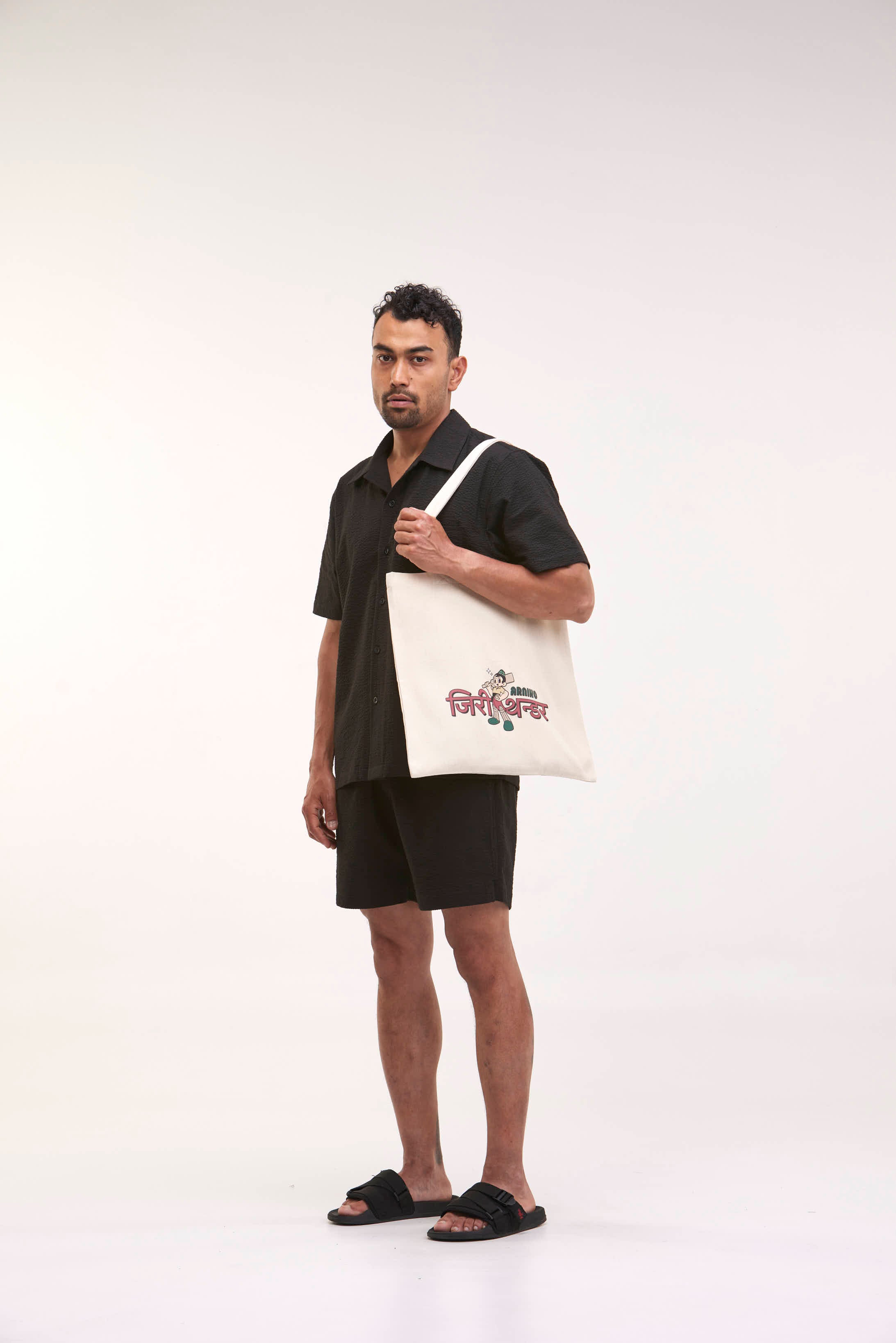 arniko-rishi-shorts-schwarz-seersucker-bio image 6
