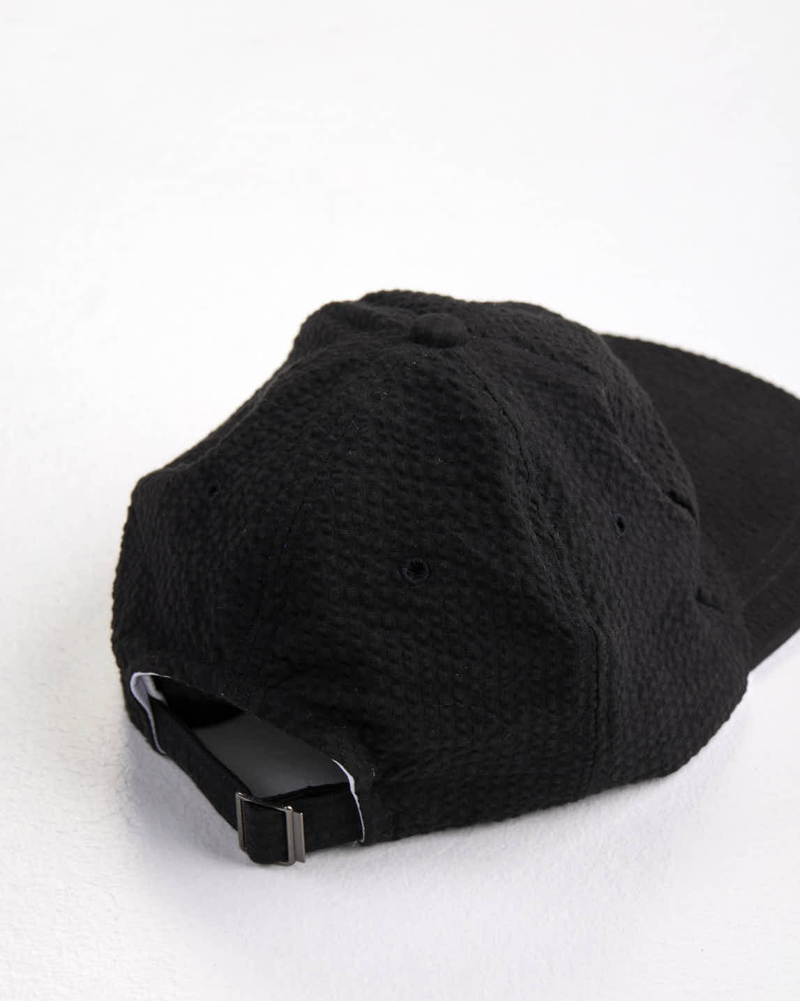 arniko-a-6-panel-cap-seersucker-schwarz image 2