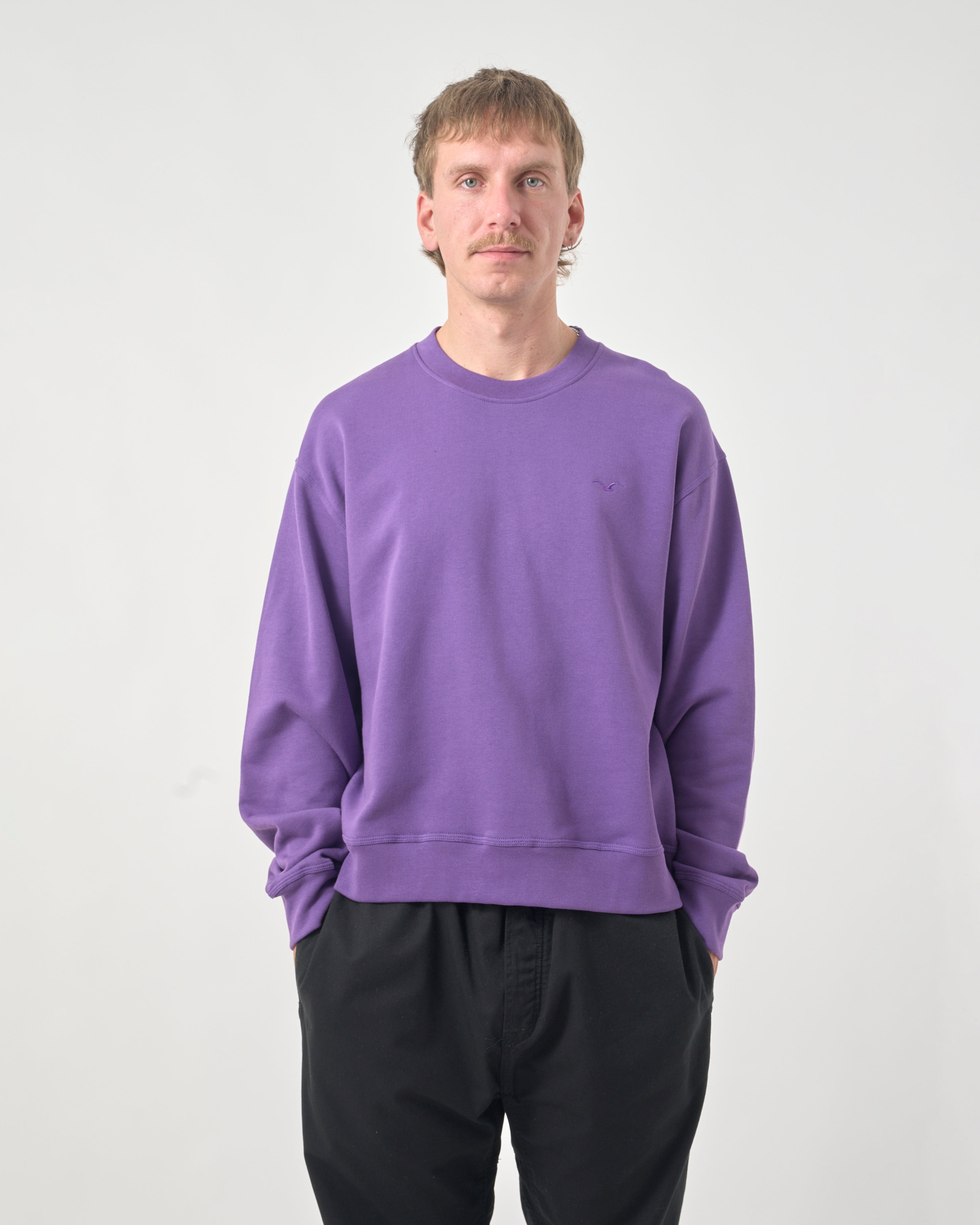 cleptomanicx-ligull-boxy-crop-crewneck-sweatshirt image 3