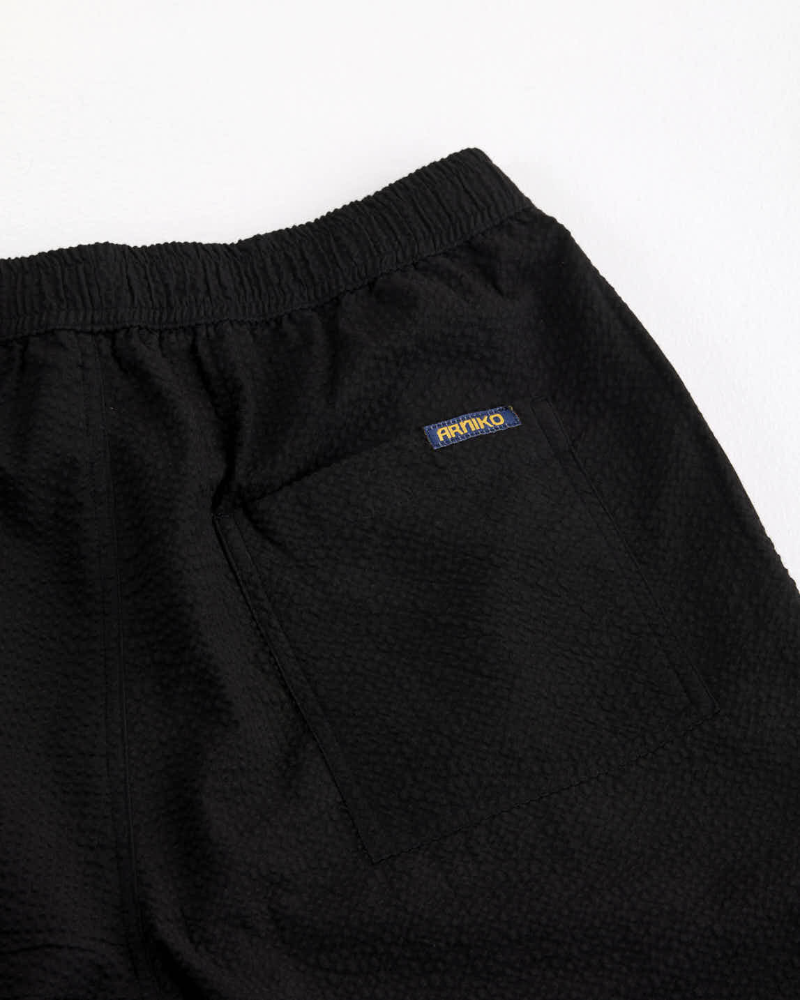 arniko-sanjai-black-seersucker-hose-schwarz-bio image 3