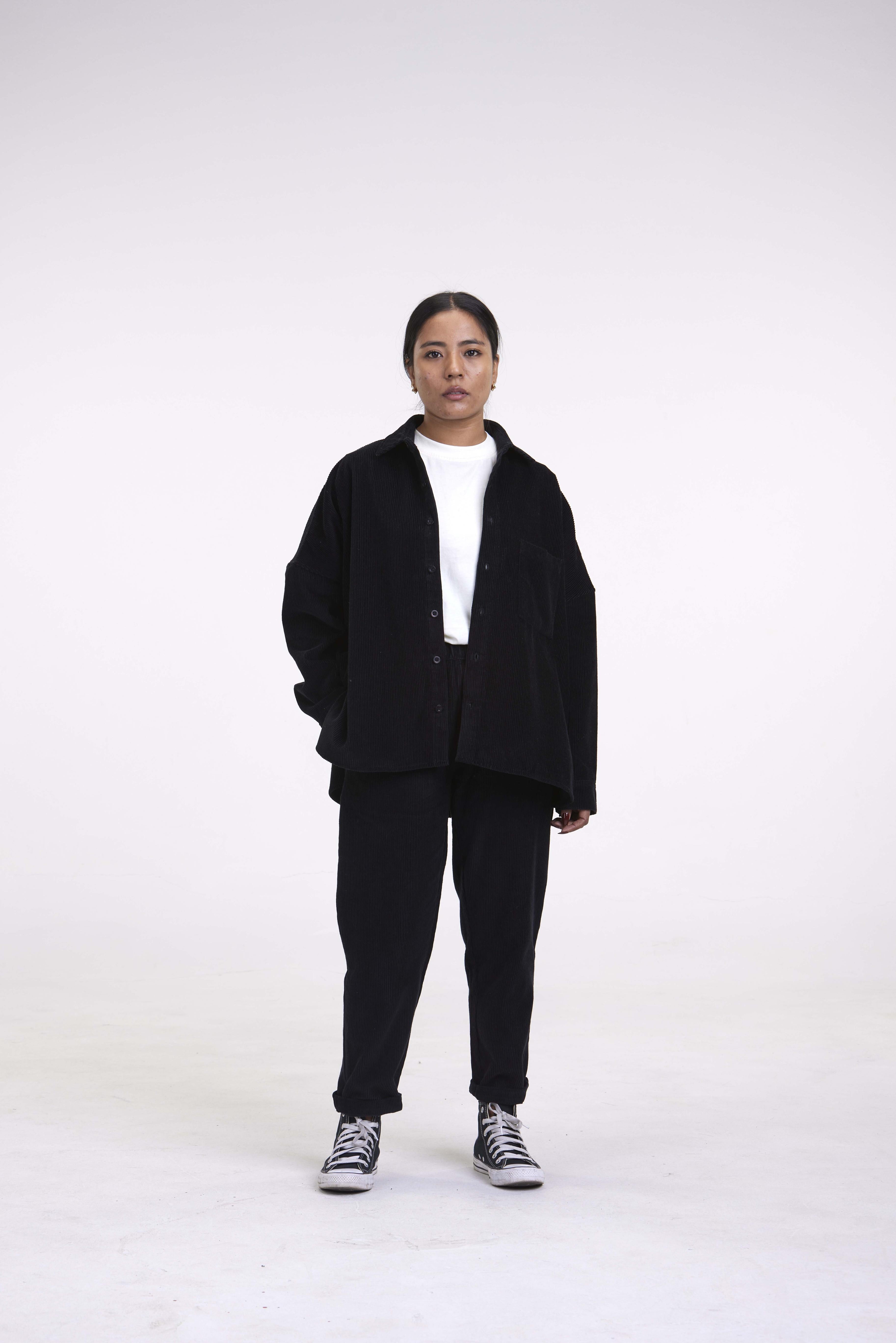 arniko-tahira-hemd-black-corduroy-oversize-damen image 4