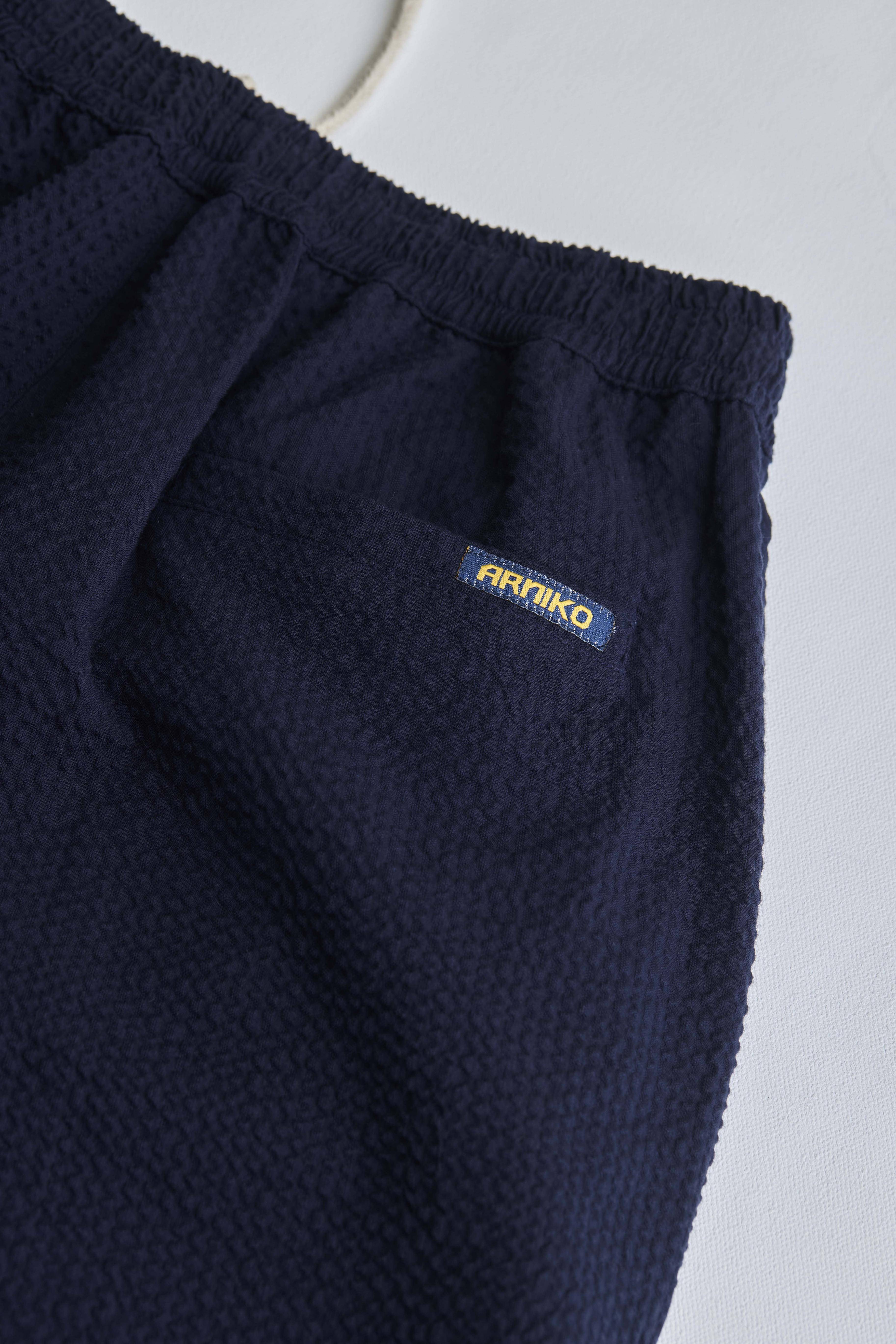 arniko-rishi-shorts-seersucker-navy-bio-baumwolle image 4