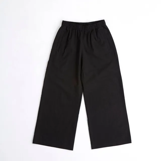 arniko-rosa-black-seersucker-hose-damen-schwarz-bio-baumwolle image 1