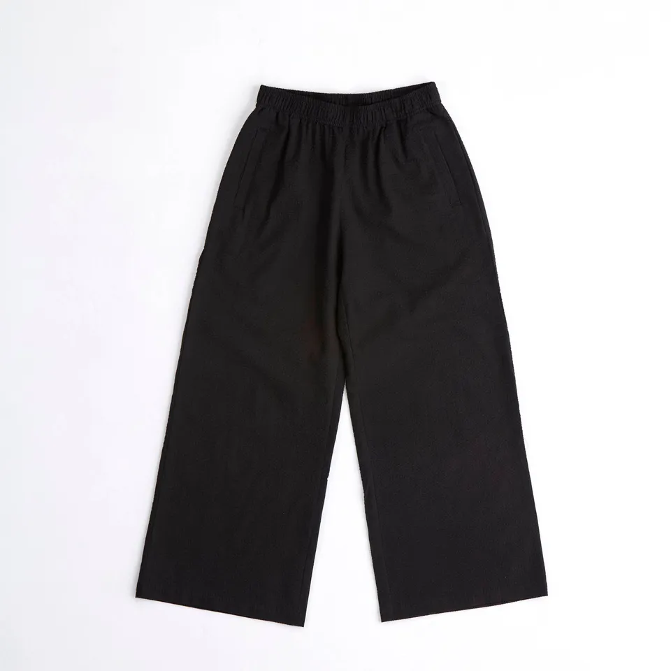 arniko-rosa-black-seersucker-hose-damen-schwarz-bio-baumwolle image 1