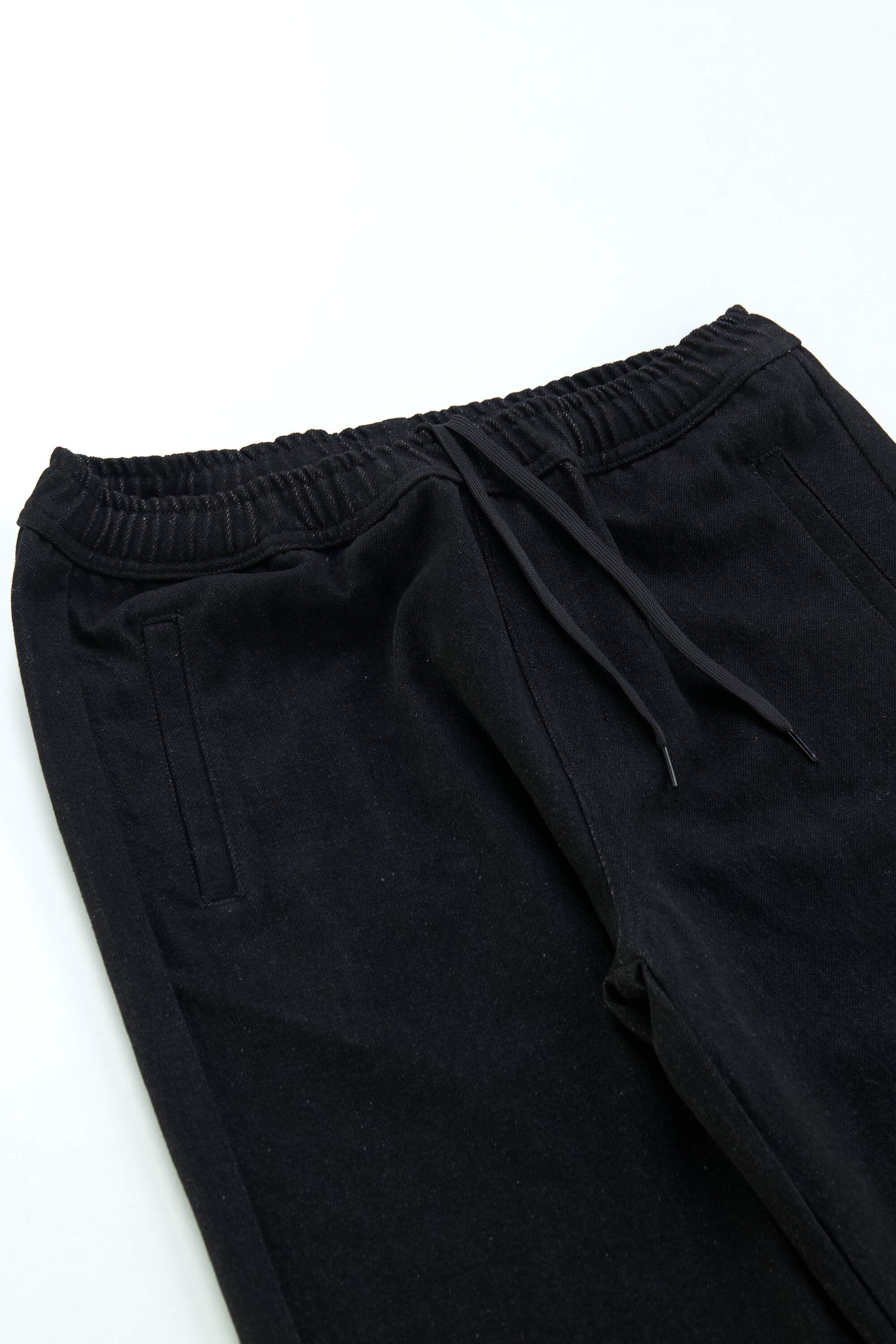 arniko-jin-hose-black-denim-bio-baumwolle image 4
