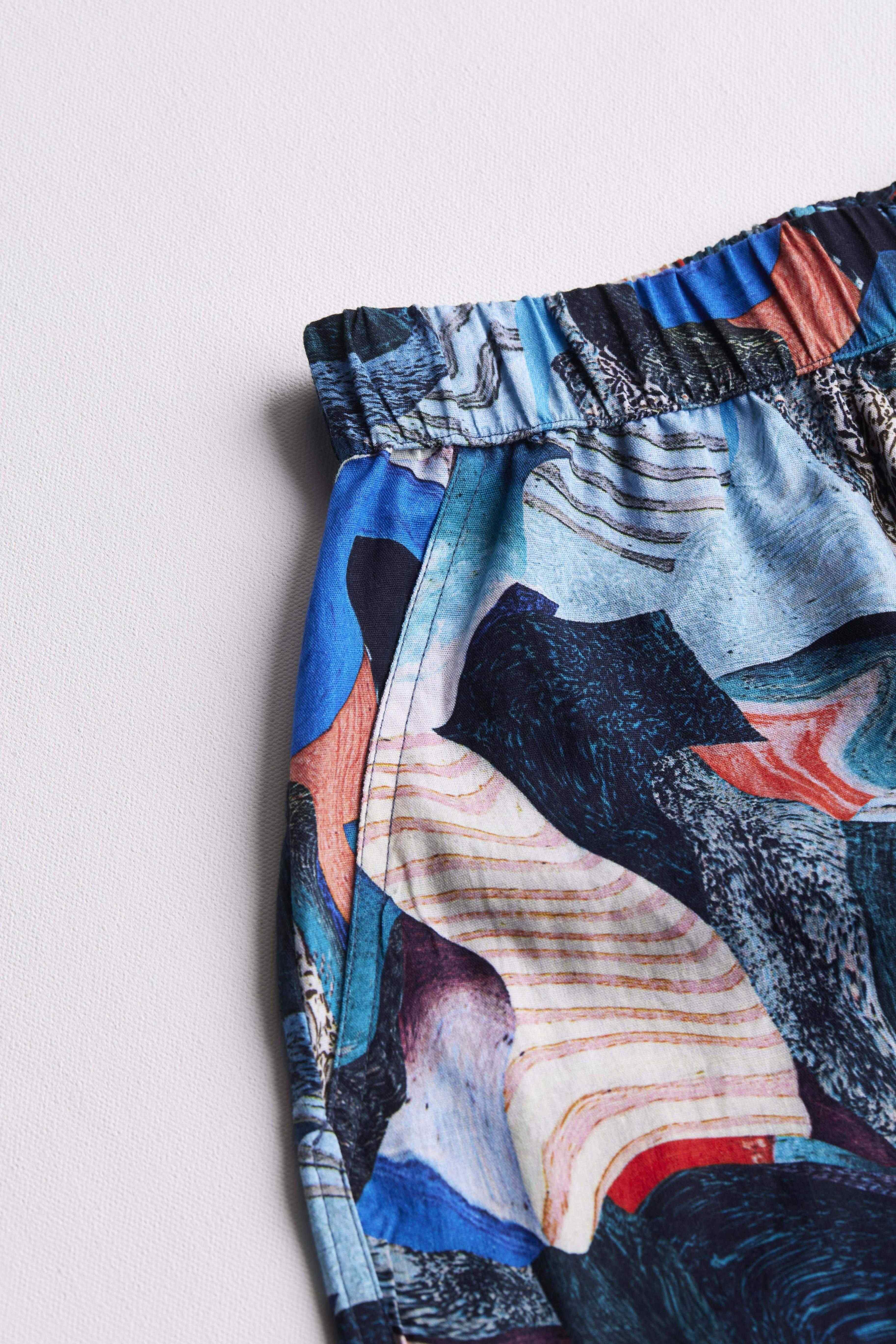 arniko-nuru-marble-shorts-damen-mit-gummibund image 2
