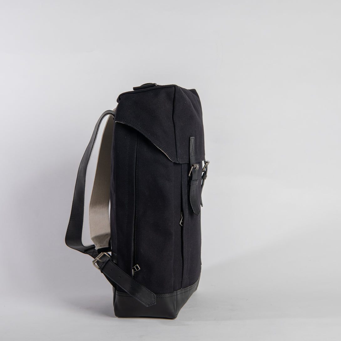 arniko-classic-backpack-all-black-rucksack-12l-laptop image 4