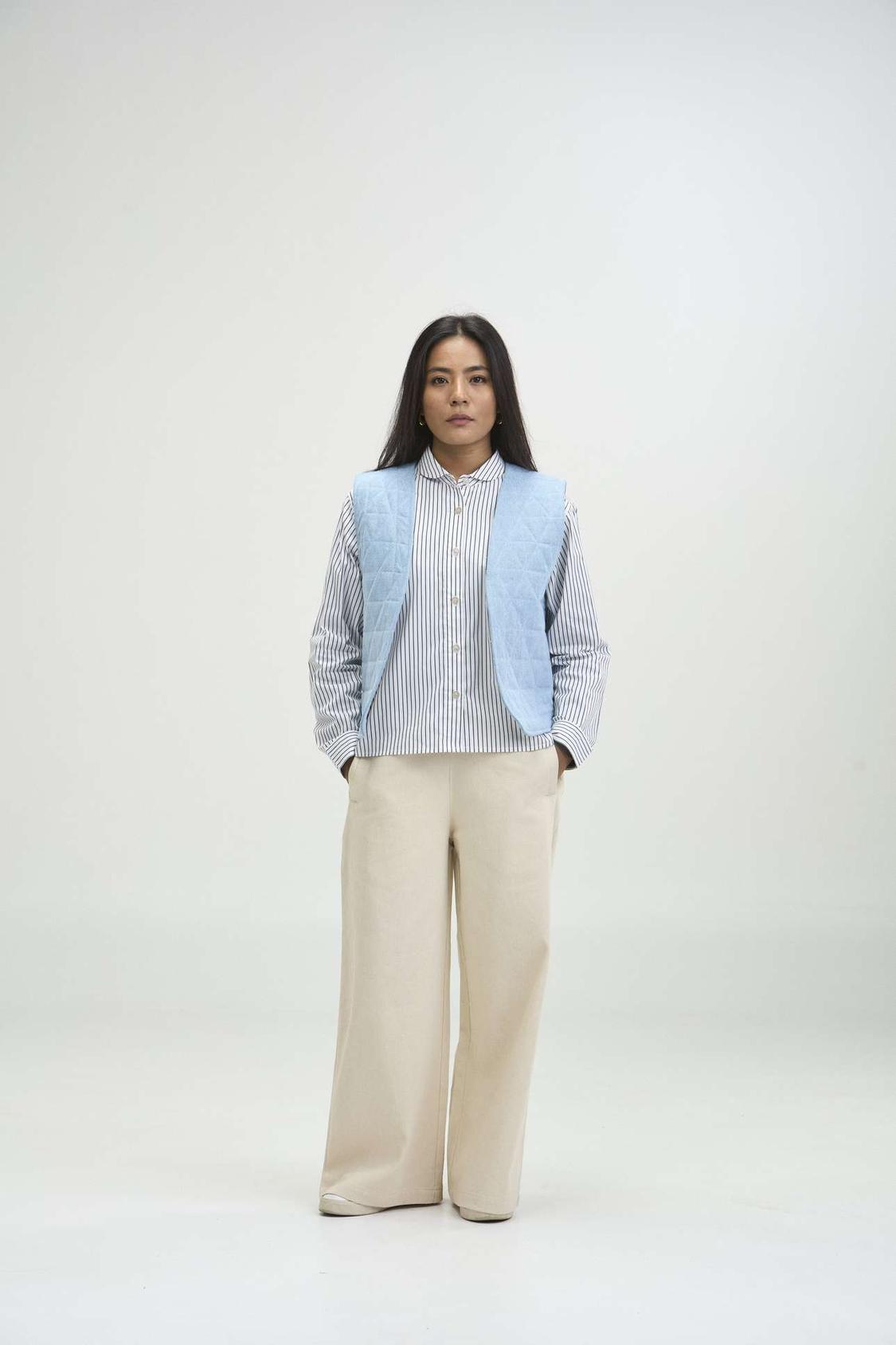 arniko-zoi-weste-hellblau-denim-damen image 2