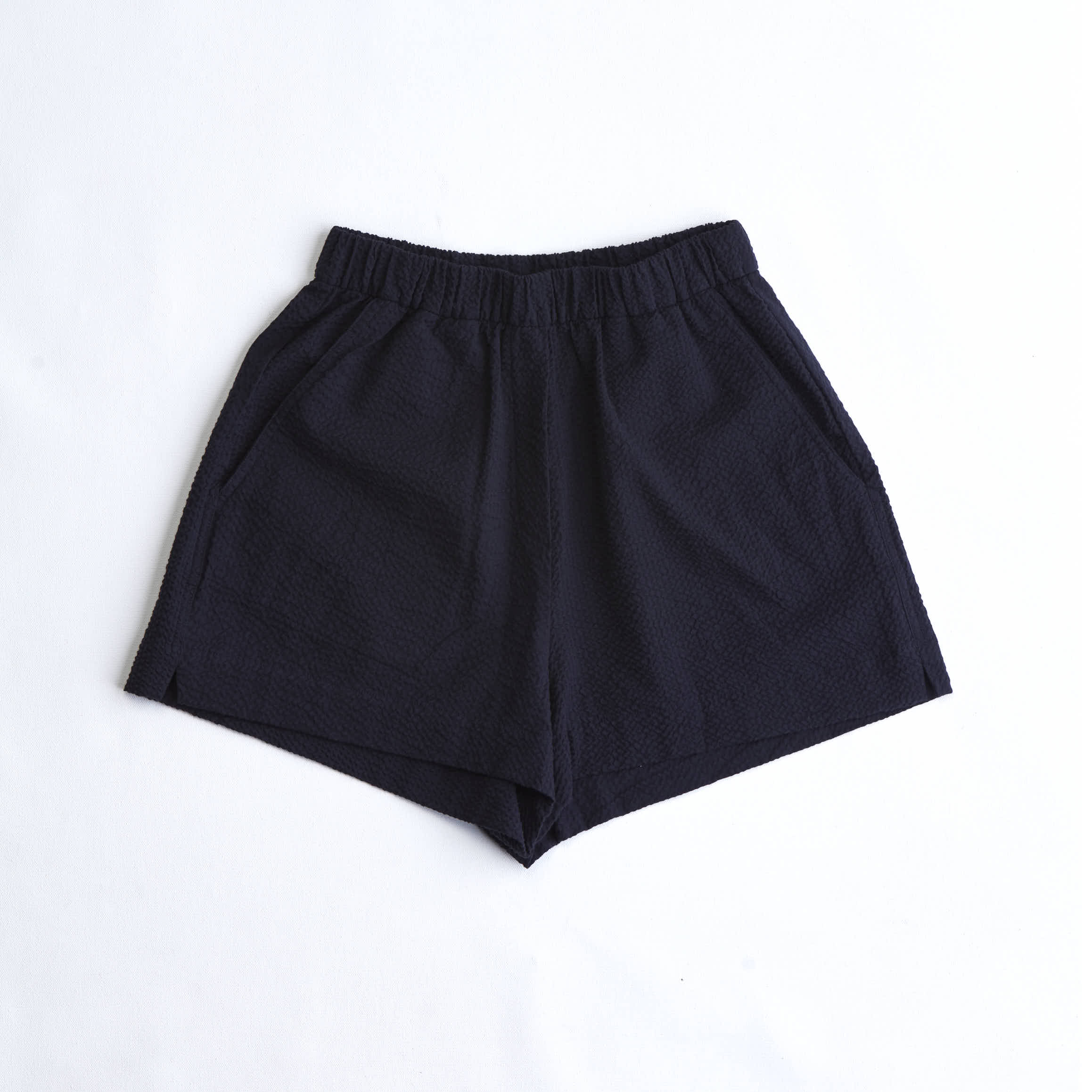 arniko-nuru-shorts-navy-seersucker-bio-damen image 1
