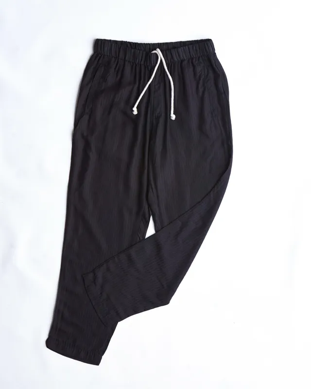 arniko-nigen-hose-banana-black-bananenstoff-unisex image 1