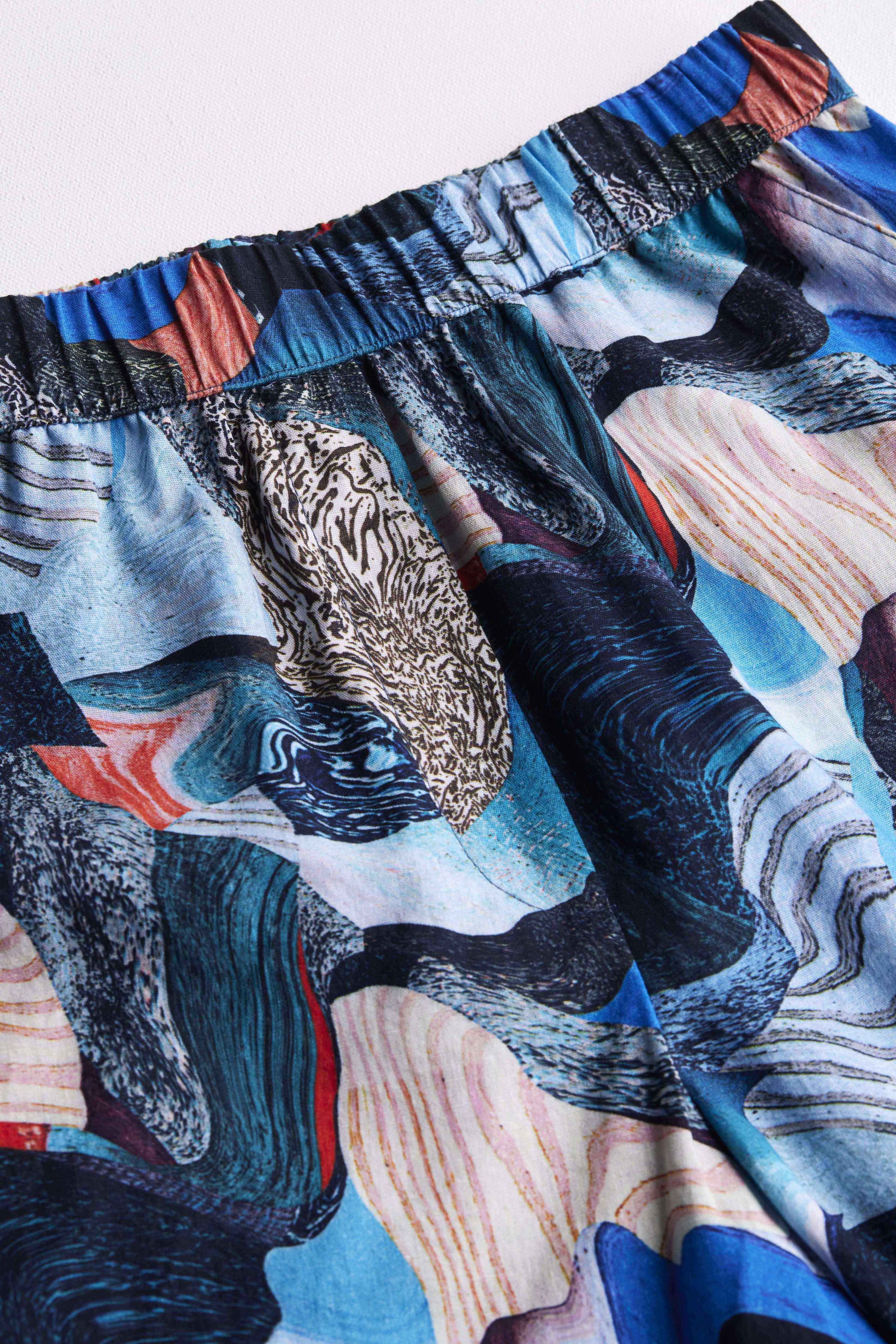 arniko-nuru-marble-shorts-damen-mit-gummibund image 3