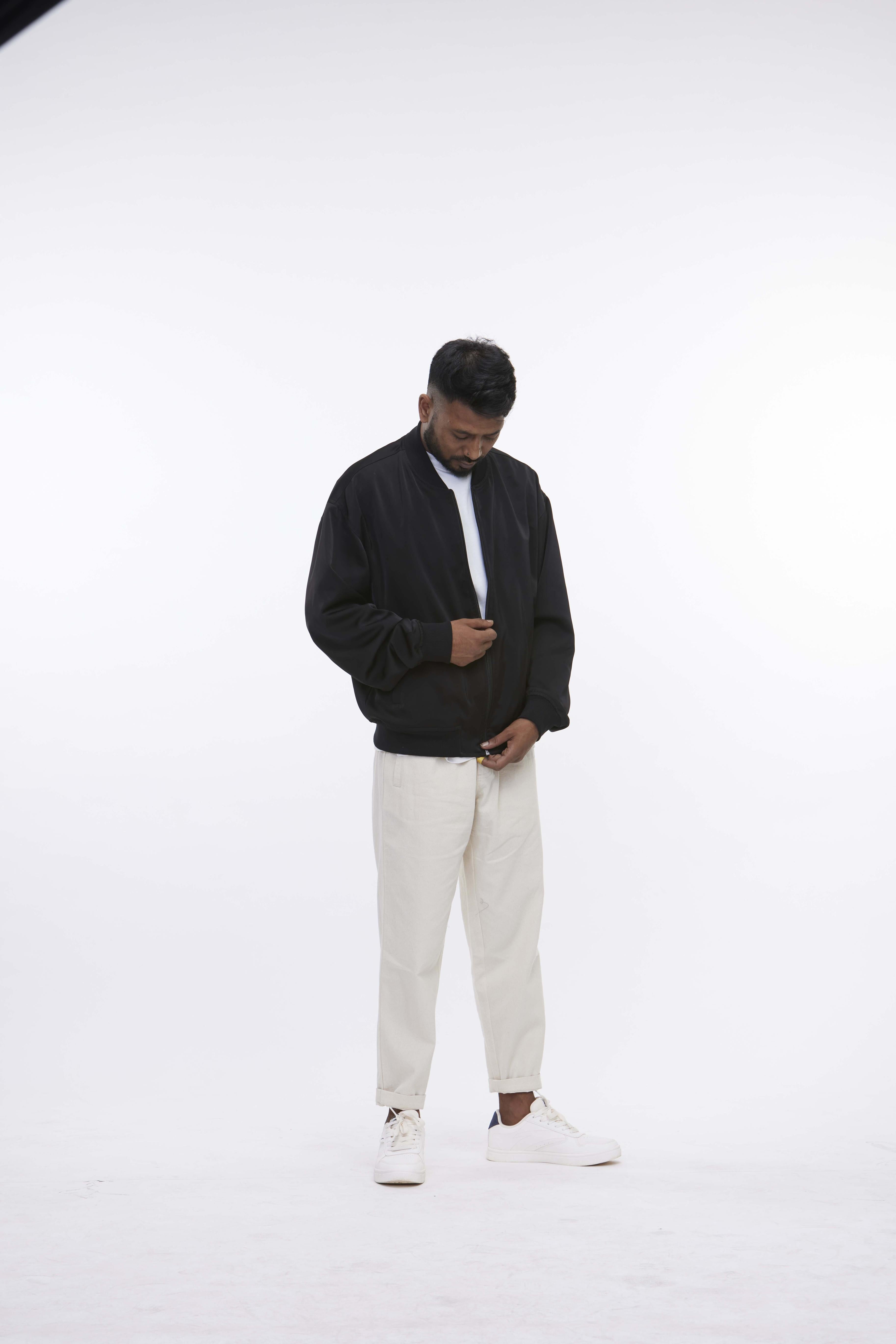 arniko-binam-jacke-schwarz-satin-leicht image 5