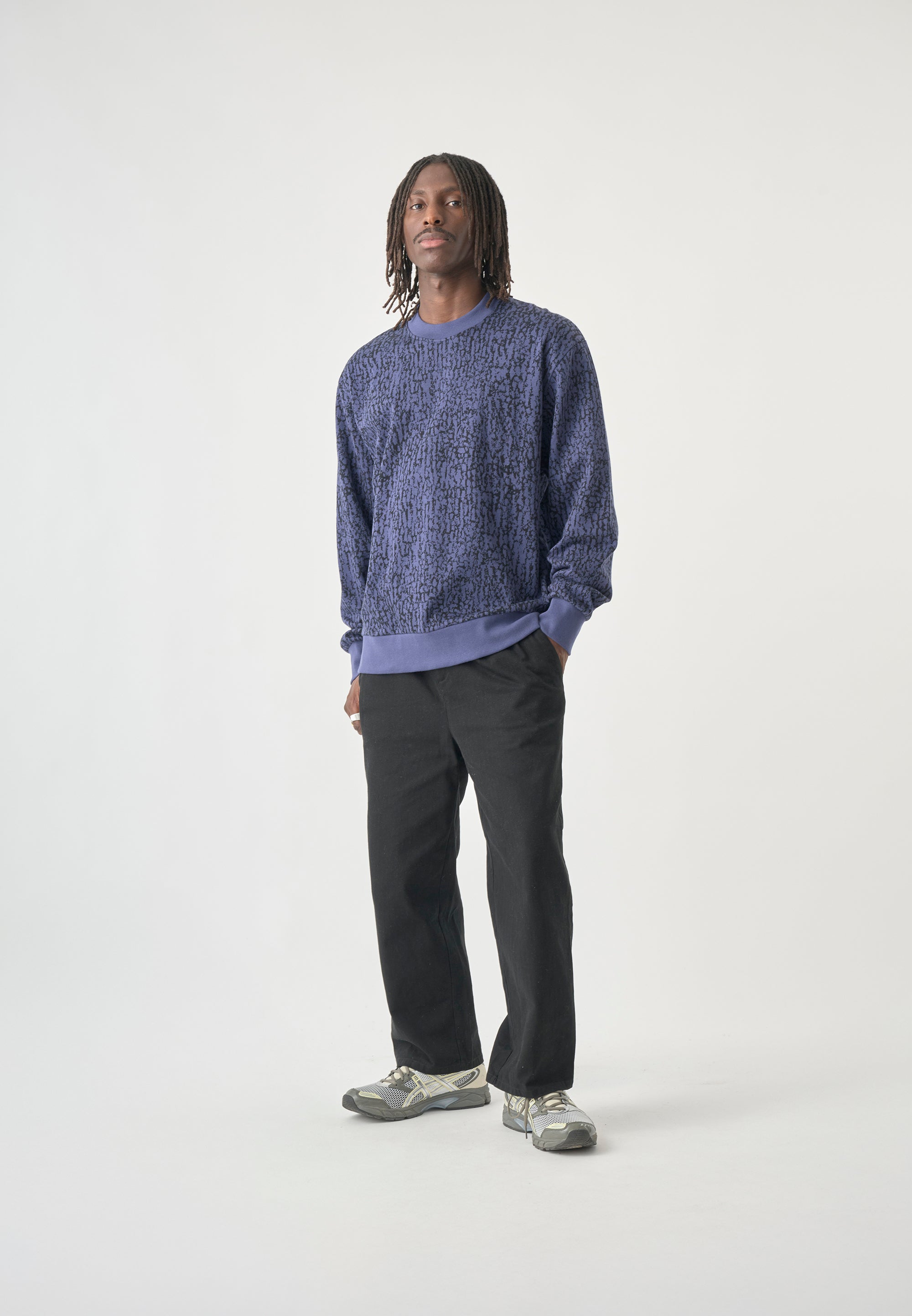 cleptomanicx-boxy-crewneck-crusty-sweatshirt-bio-baumwolle image 2