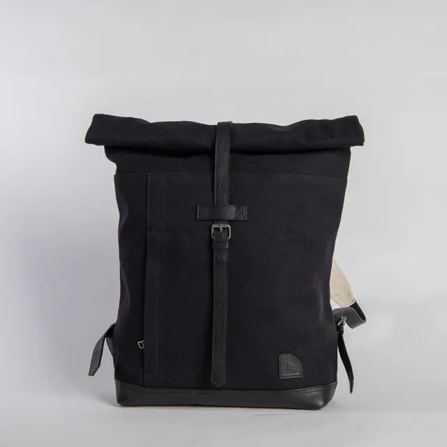 arniko-backpack-roll-up-all-black-rucksack-baumwolle image 1