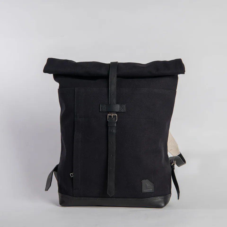 arniko-backpack-roll-up-all-black-rucksack-baumwolle image 1