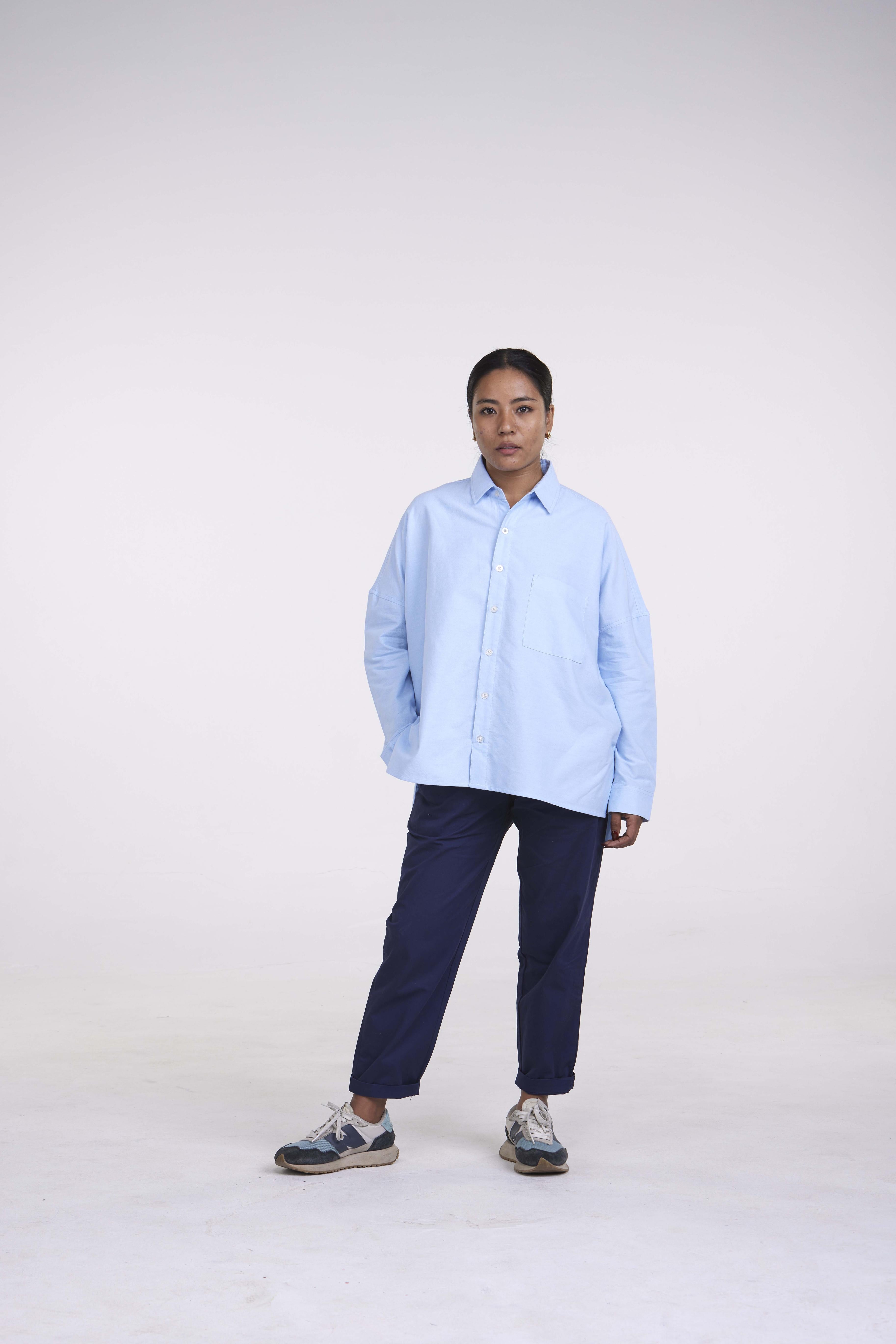 arniko-tahira-hemd-blue-chambray-oversize-bio-damen image 2