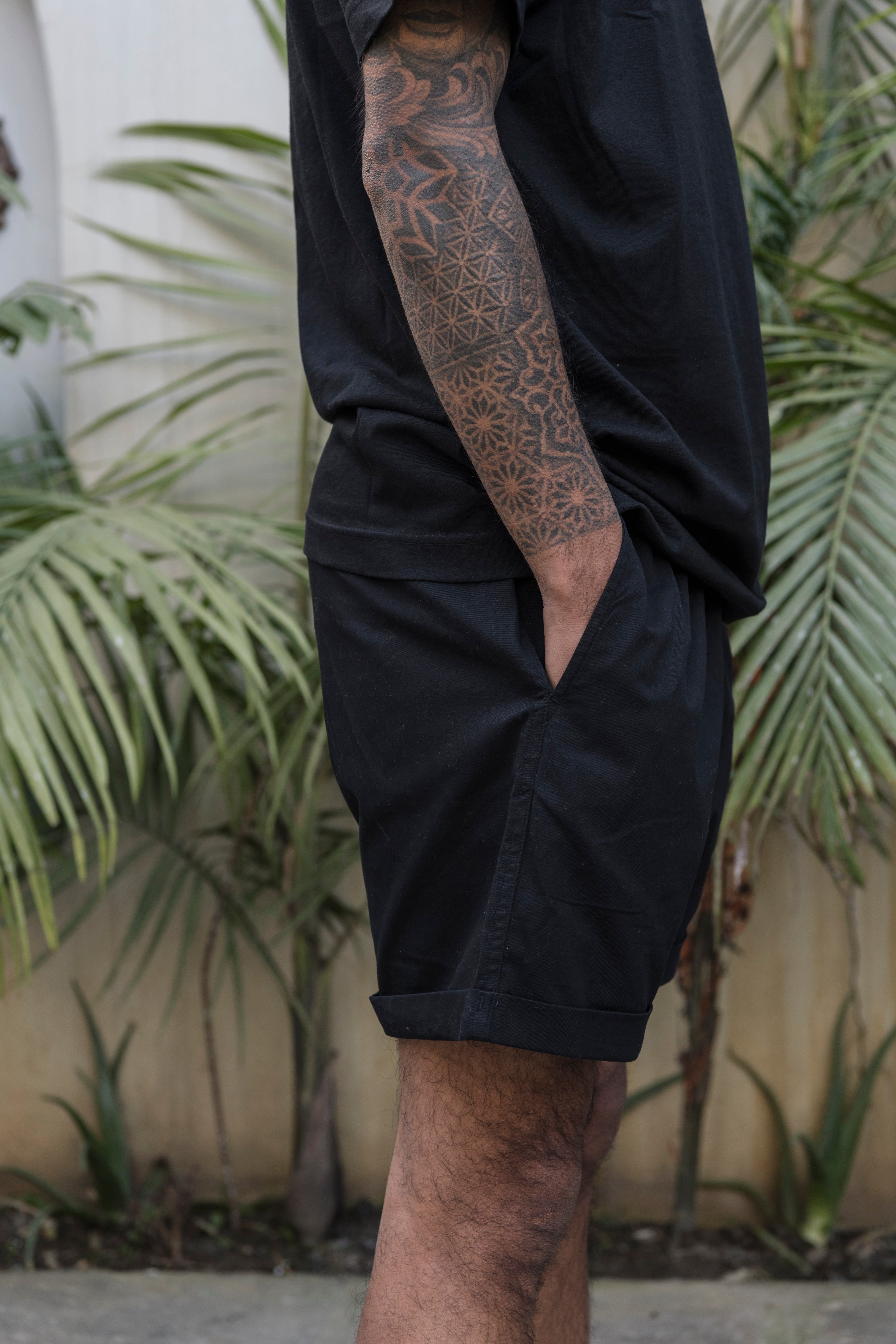 arniko-shorts-rishi-black-twill-shorts-bio-baumwolle image 4