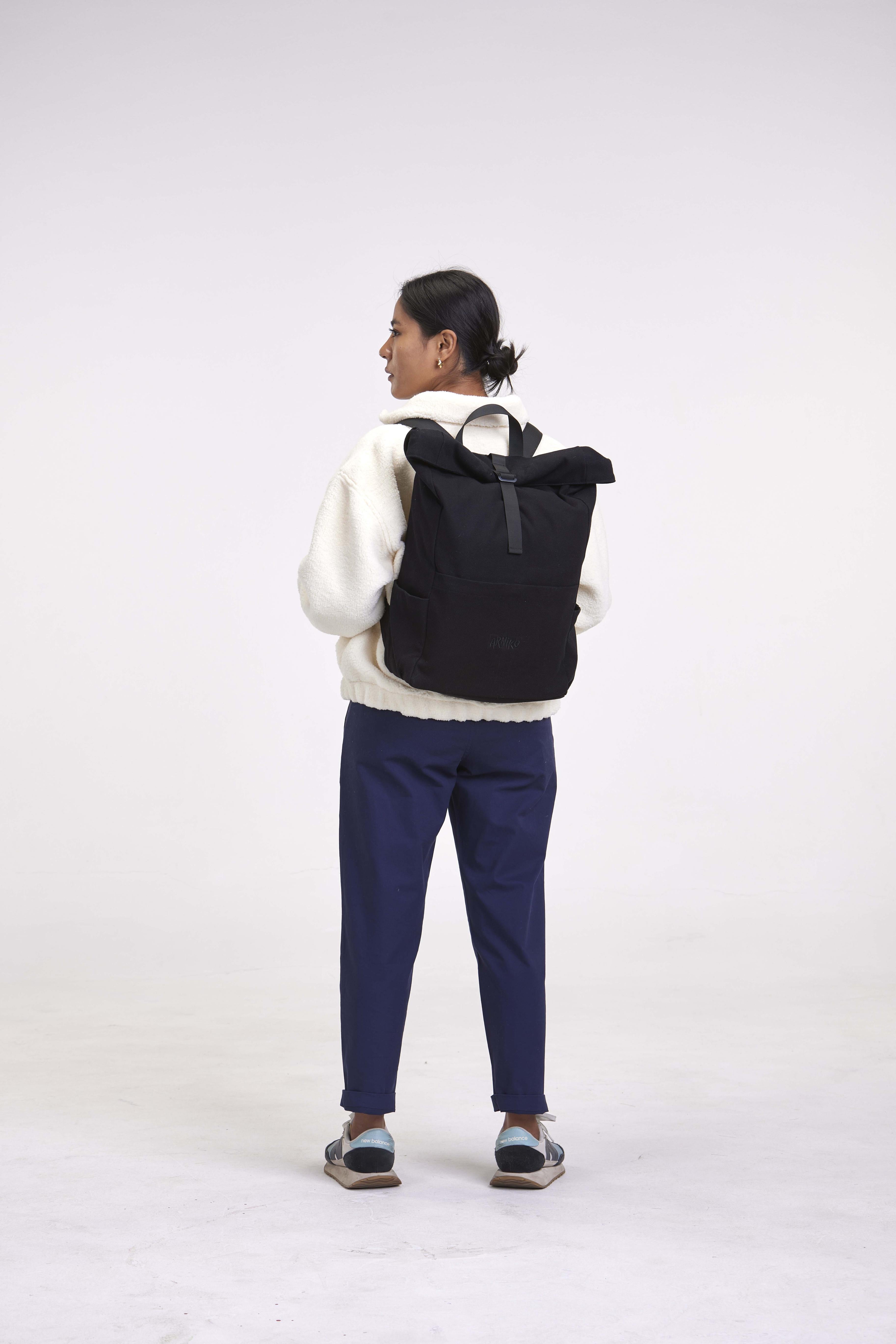 arniko-rolltop-rucksack-schwarz-canvas-bio-baumwolle image 1