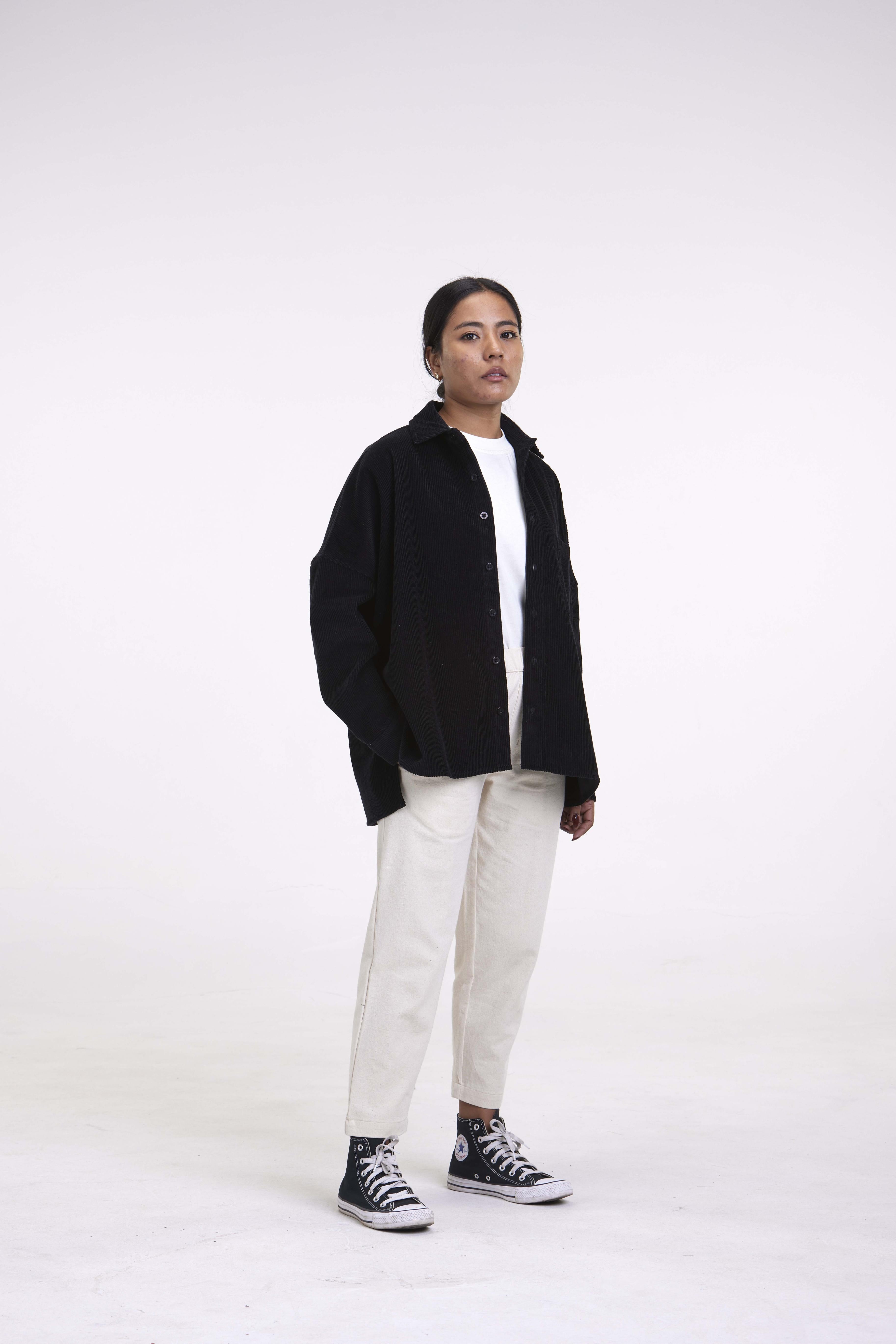 arniko-tahira-hemd-black-corduroy-oversize-damen image 6