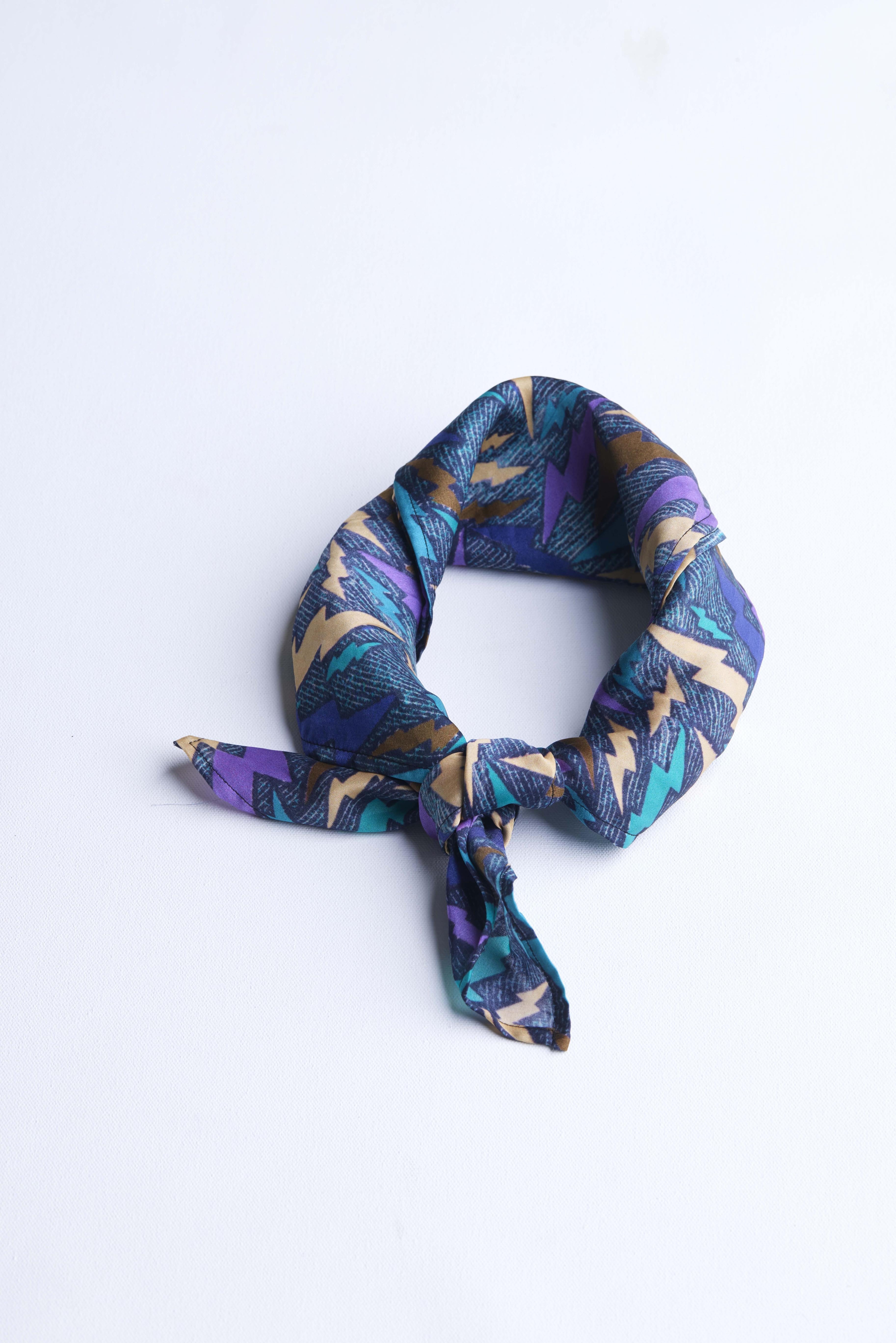 arniko-scarf-foulard-yama-thunder-tuch-seide image 2