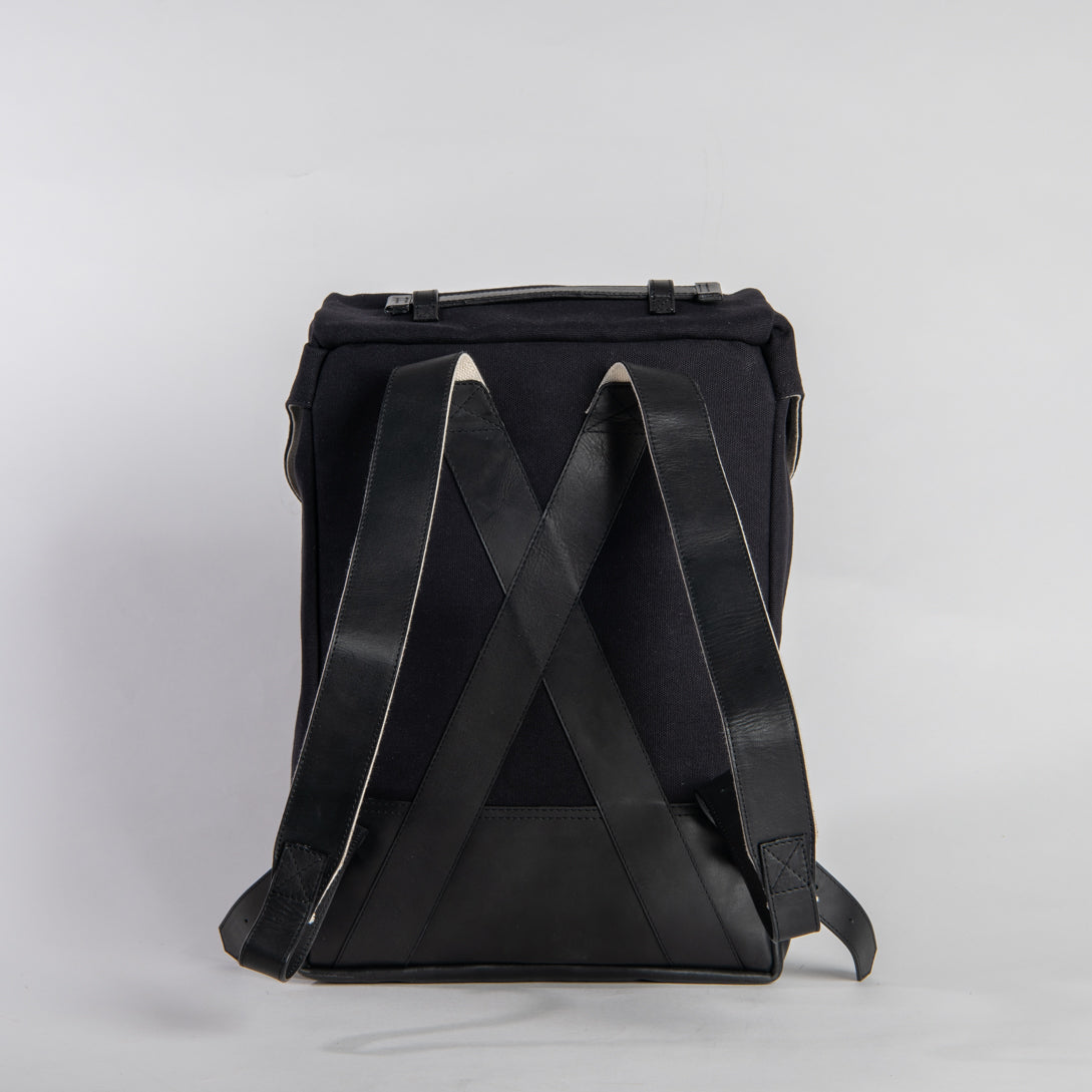arniko-classic-backpack-all-black-rucksack-12l-laptop image 2