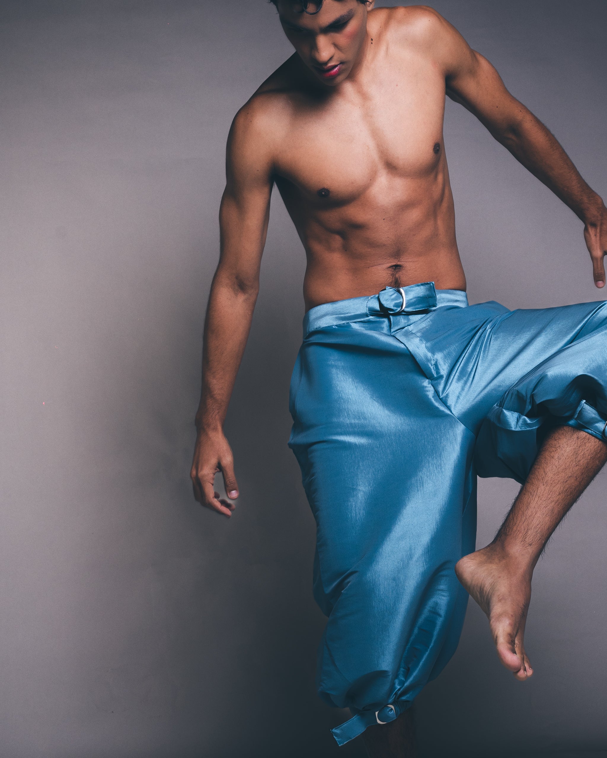 bloomers-bloom-hose-blau-ballon-taft-schnallen image 3