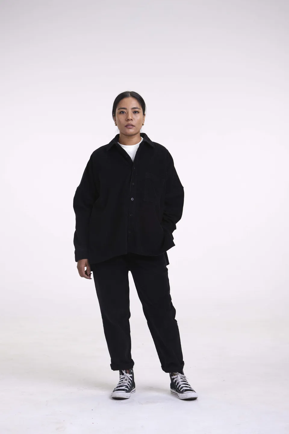 arniko-tahira-hemd-black-corduroy-oversize-damen image 1