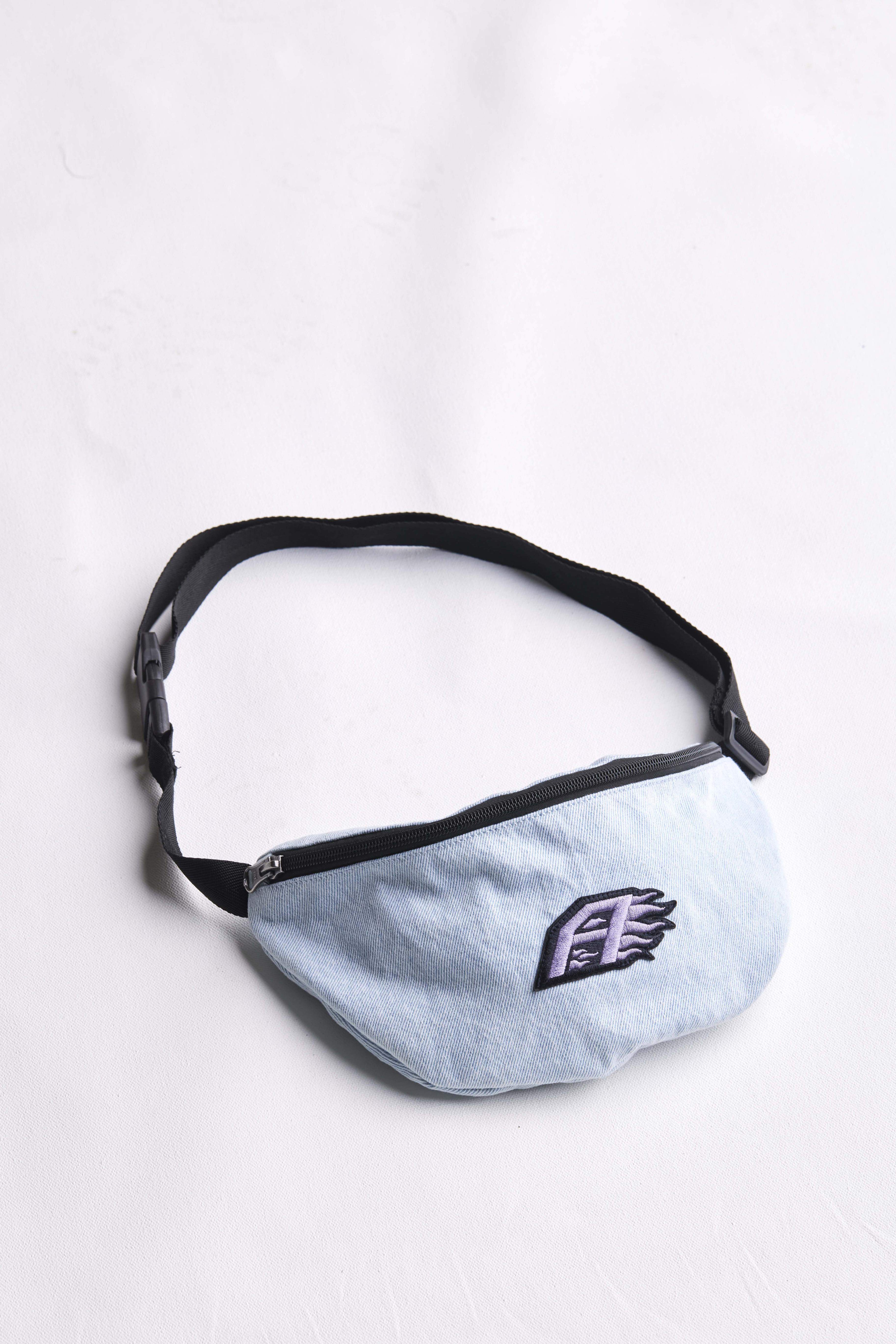 arniko-bags-fanny-pack-light-blue-bauchtasche-hellblau image 4