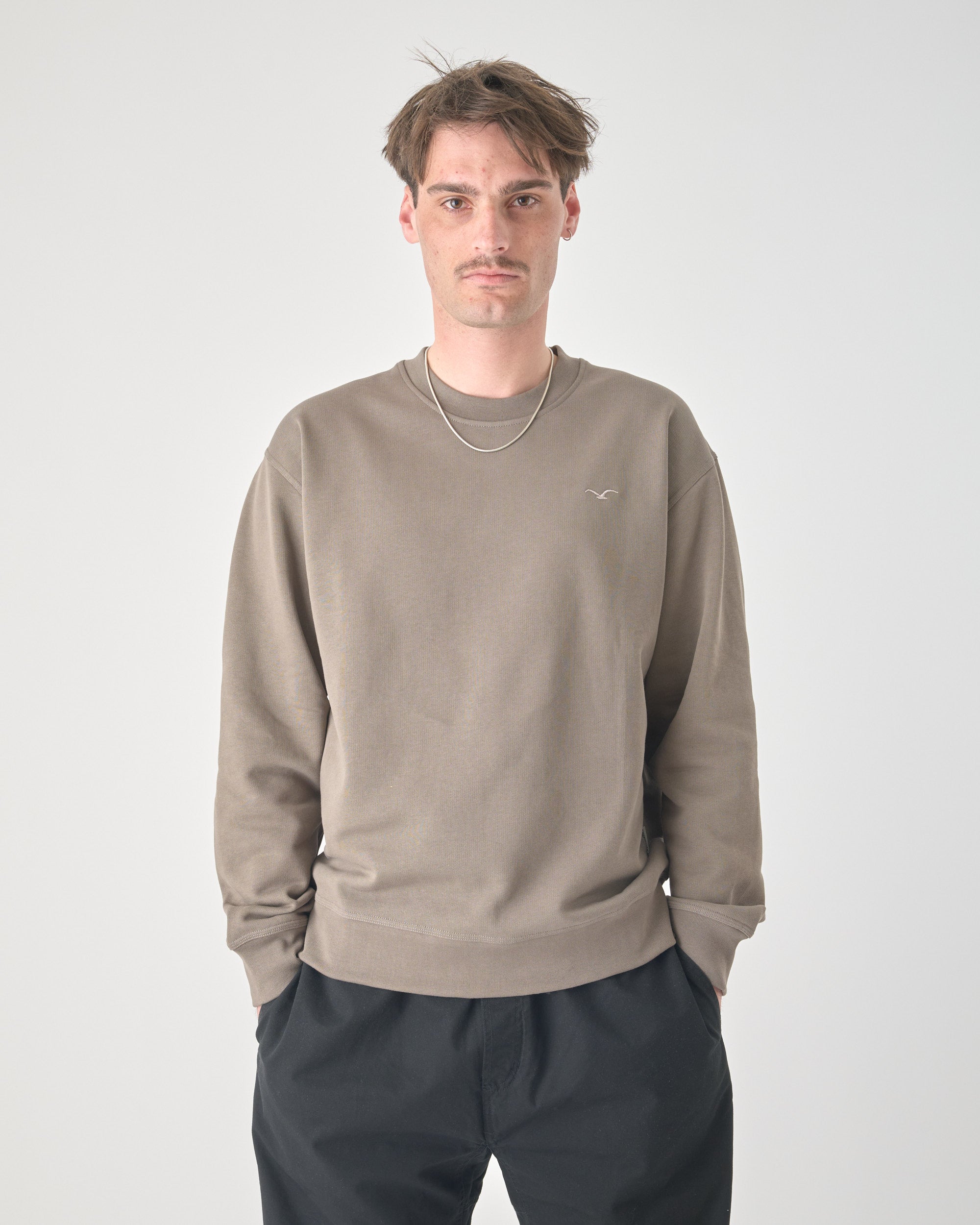 cleptomanicx-ligull-boxy-crewneck-sweatshirt-basic image 3