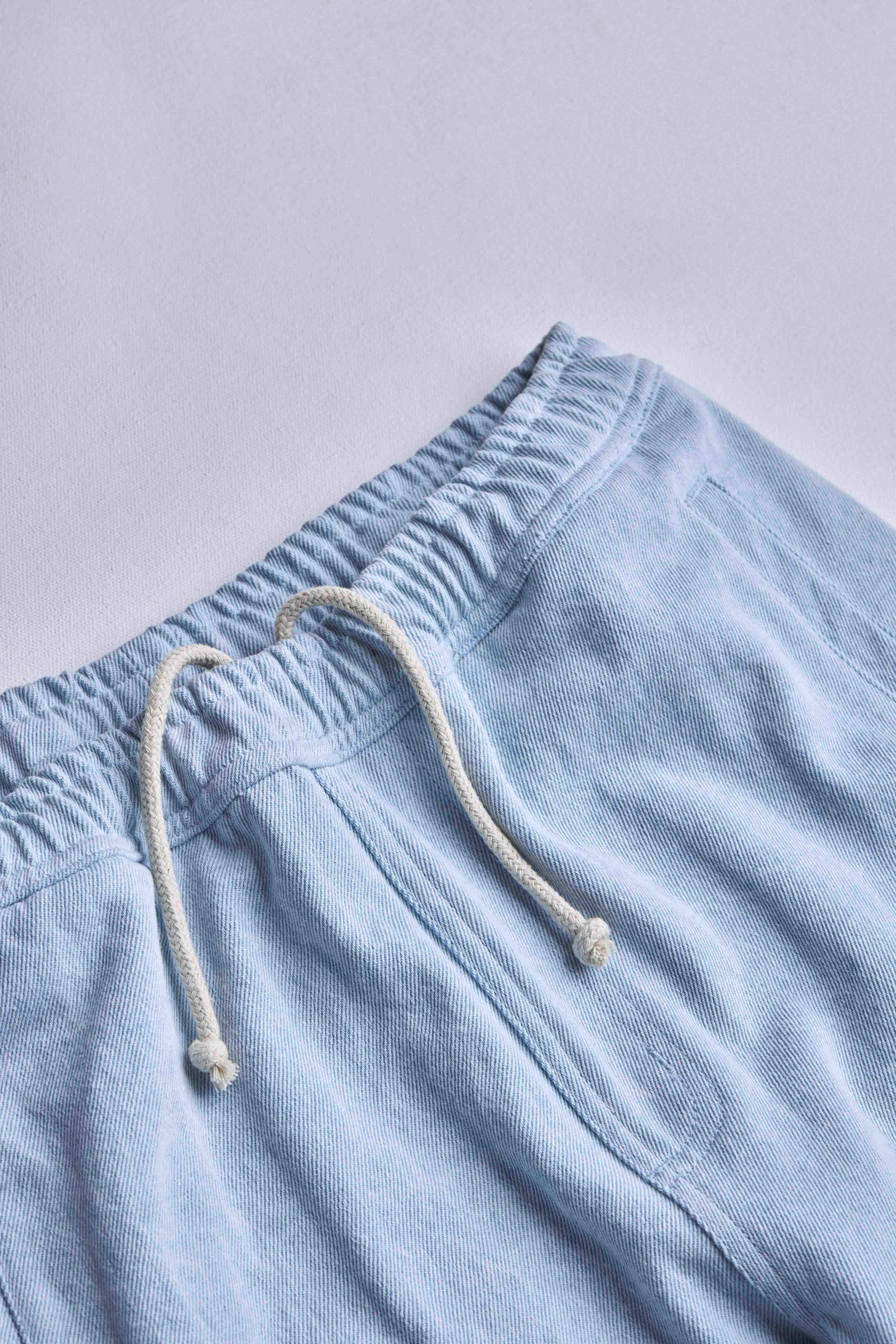 arniko-nigen-hose-light-blue-denim-aus-bio-baumwolle image 2