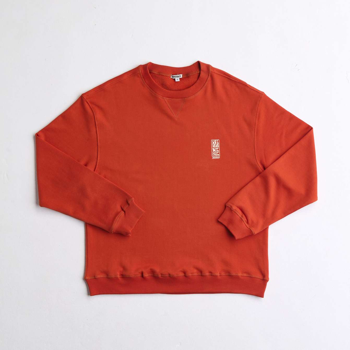 arniko-sweater-mustang-orange-pullover-herren-bio-baumwolle-print image 1