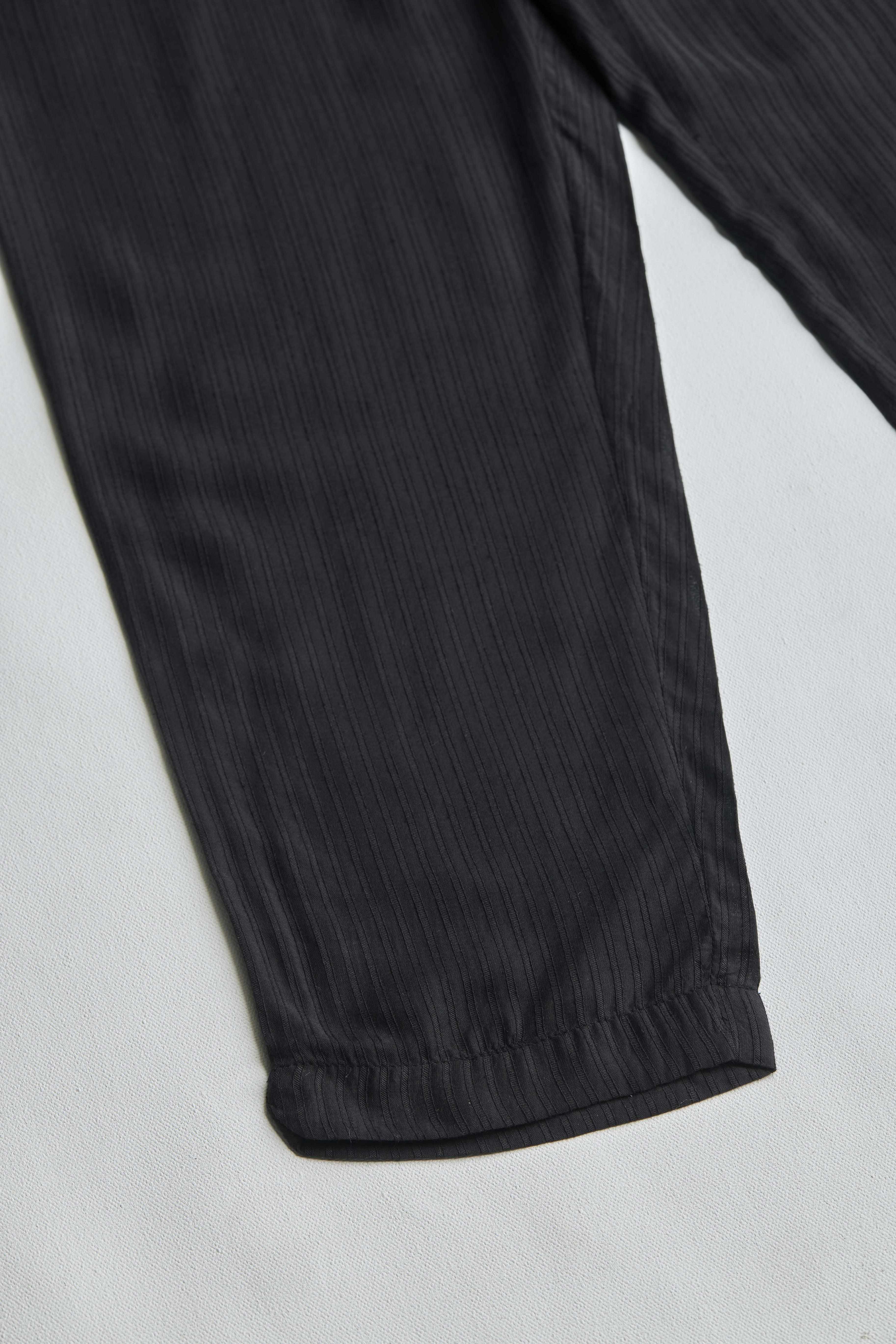arniko-nigen-hose-banana-black-bananenstoff-unisex image 3