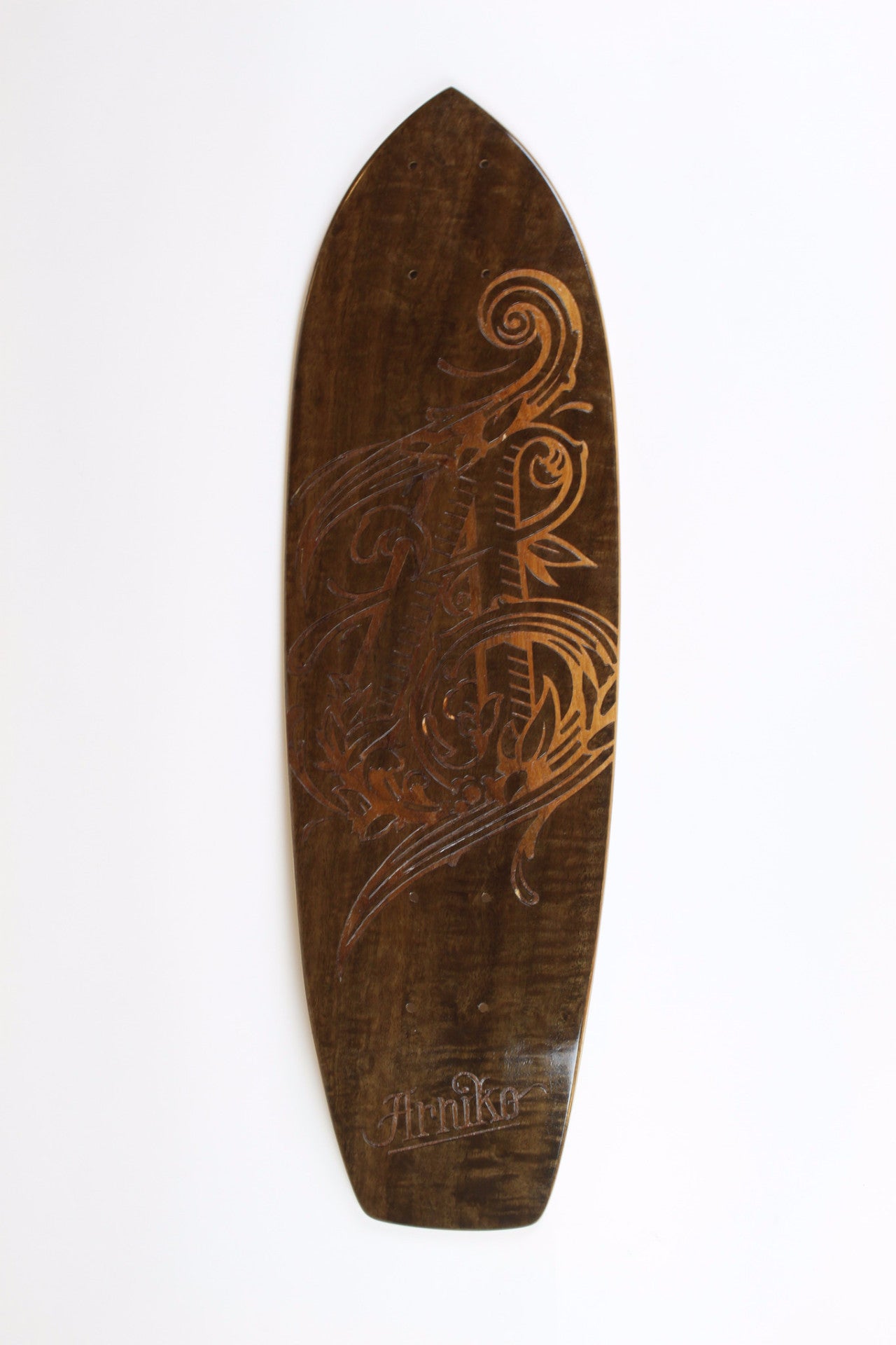 arniko-classic-deck-insignia-dark-skateboard-67-cm image 1