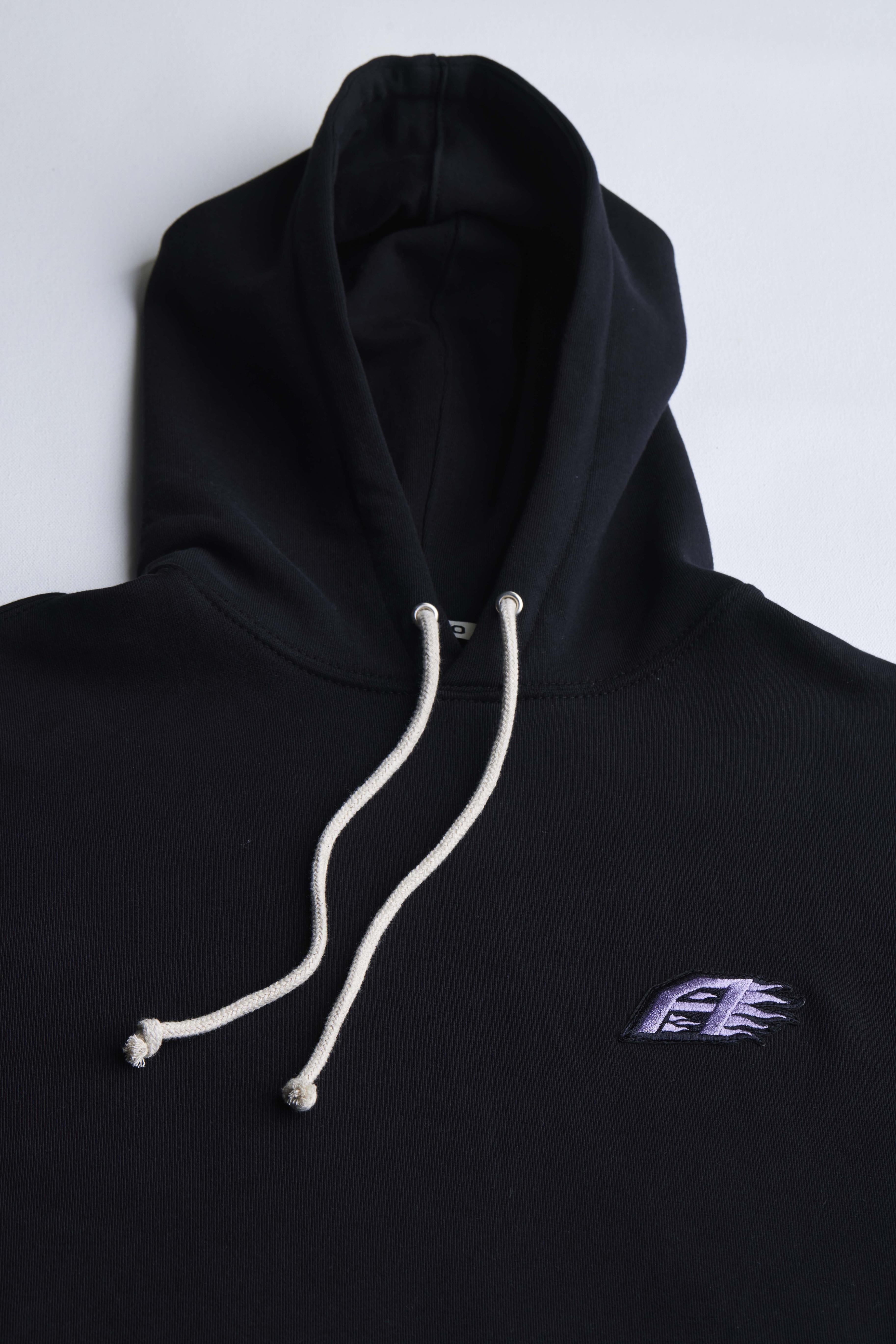 arniko-yama-black-hoodie-schwarz-bio-baumwolle image 3