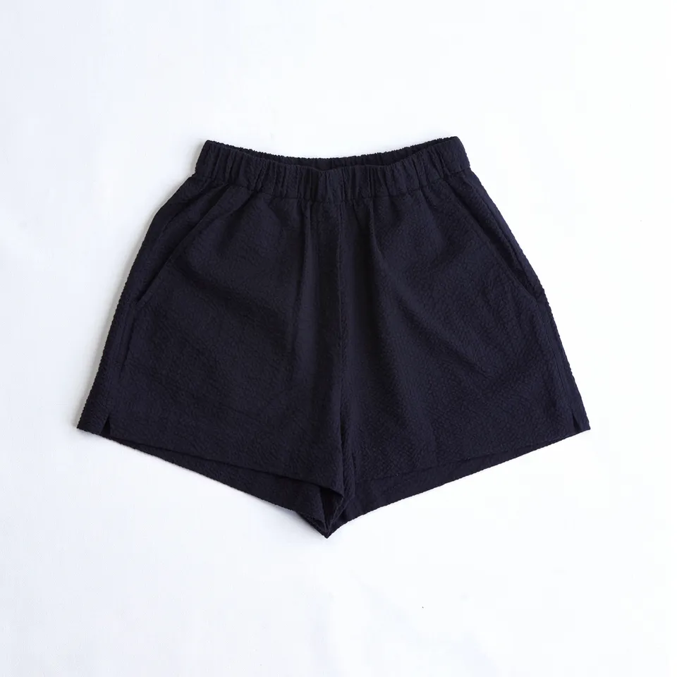 arniko-nuru-shorts-navy-seersucker-bio-damen image 1