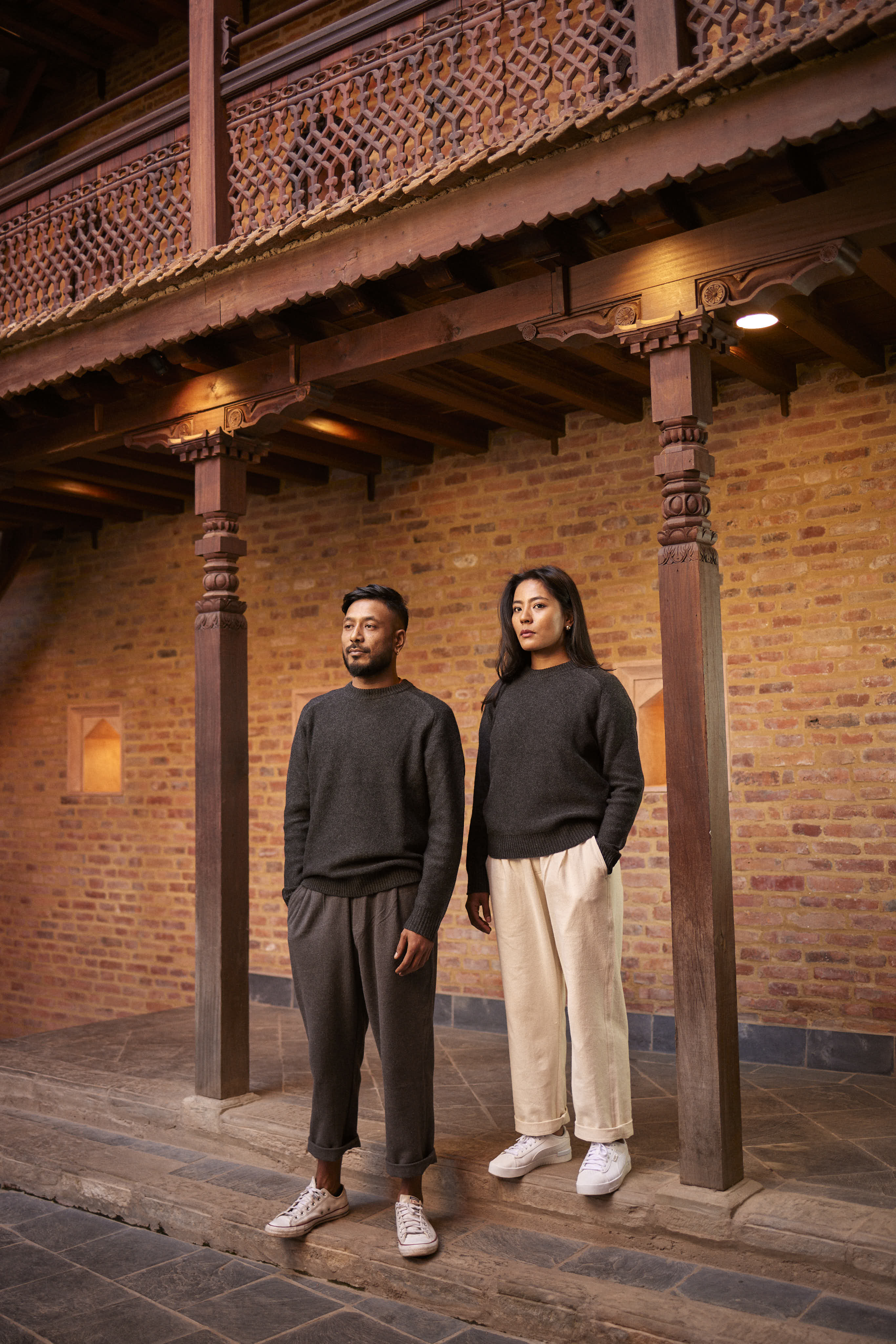 arniko-pravin-black-melange-strickpullover-merino image 2
