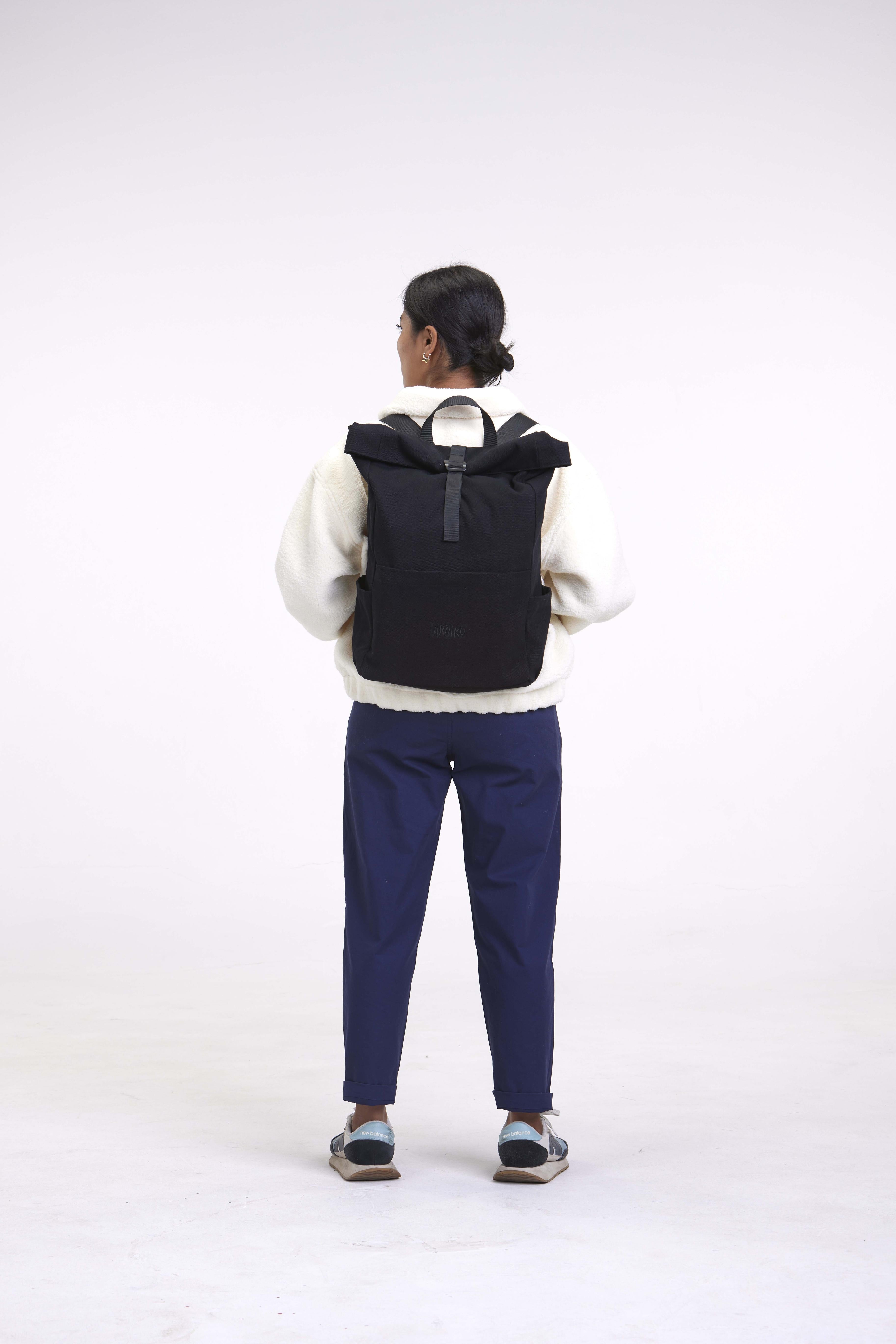 arniko-rolltop-rucksack-schwarz-canvas-bio-baumwolle image 2