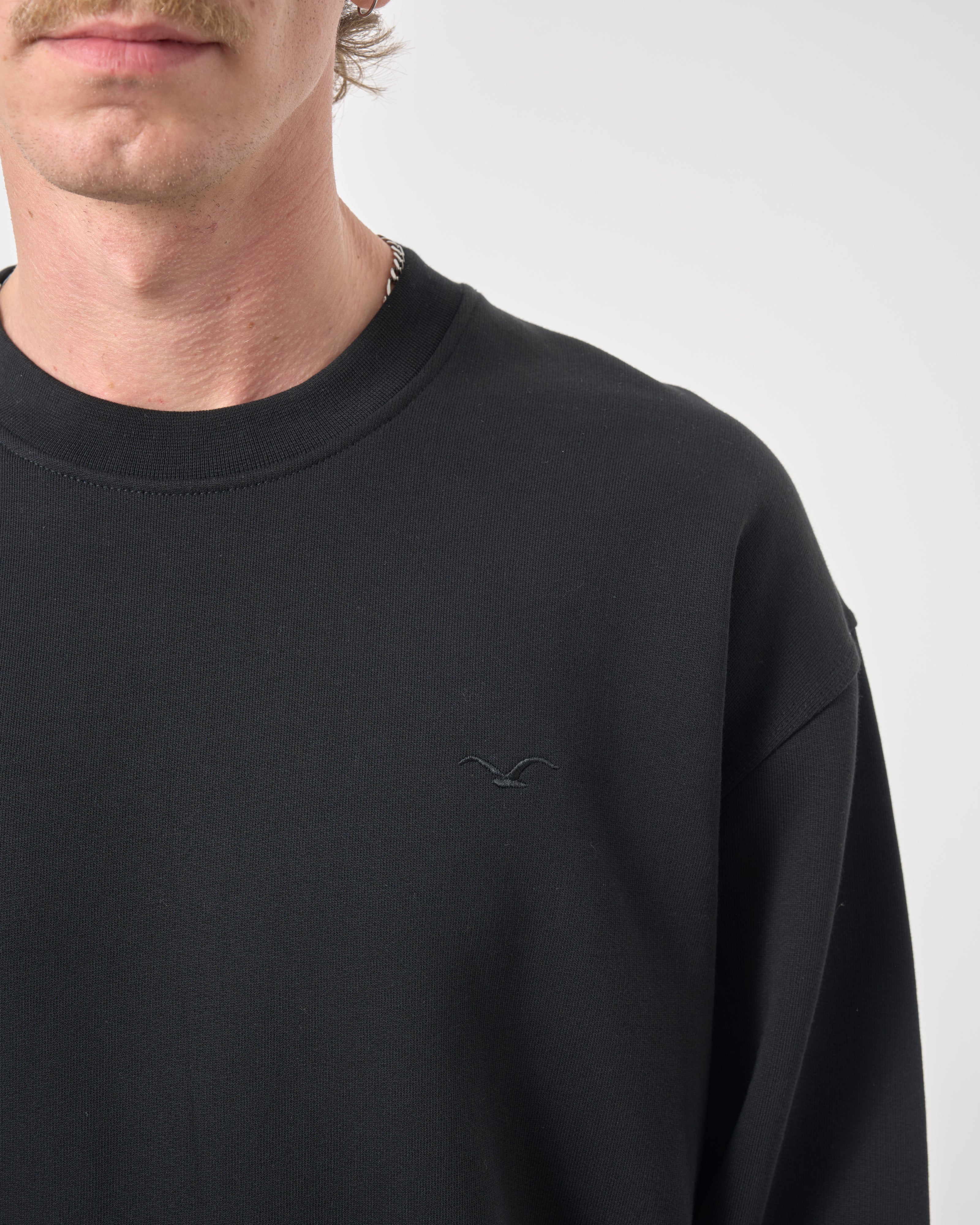 cleptomanicx-ligull-boxy-crop-crewneck-sweatshirt-bio image 5